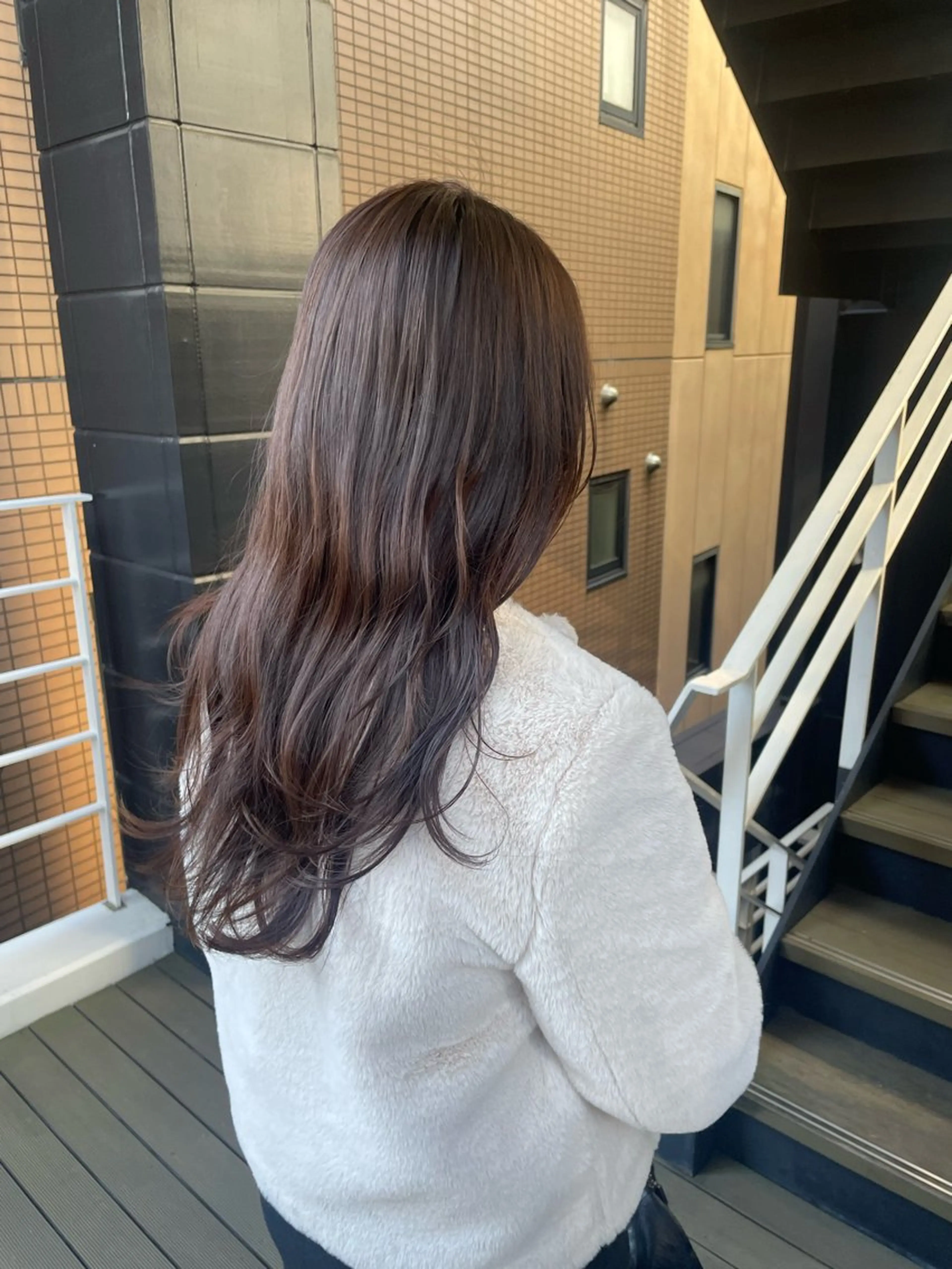 セミロング カラー ヘアアレンジ ヘアカラー トリートメント mika｜寒色カラー ｜髪質改善のヘアスタイル