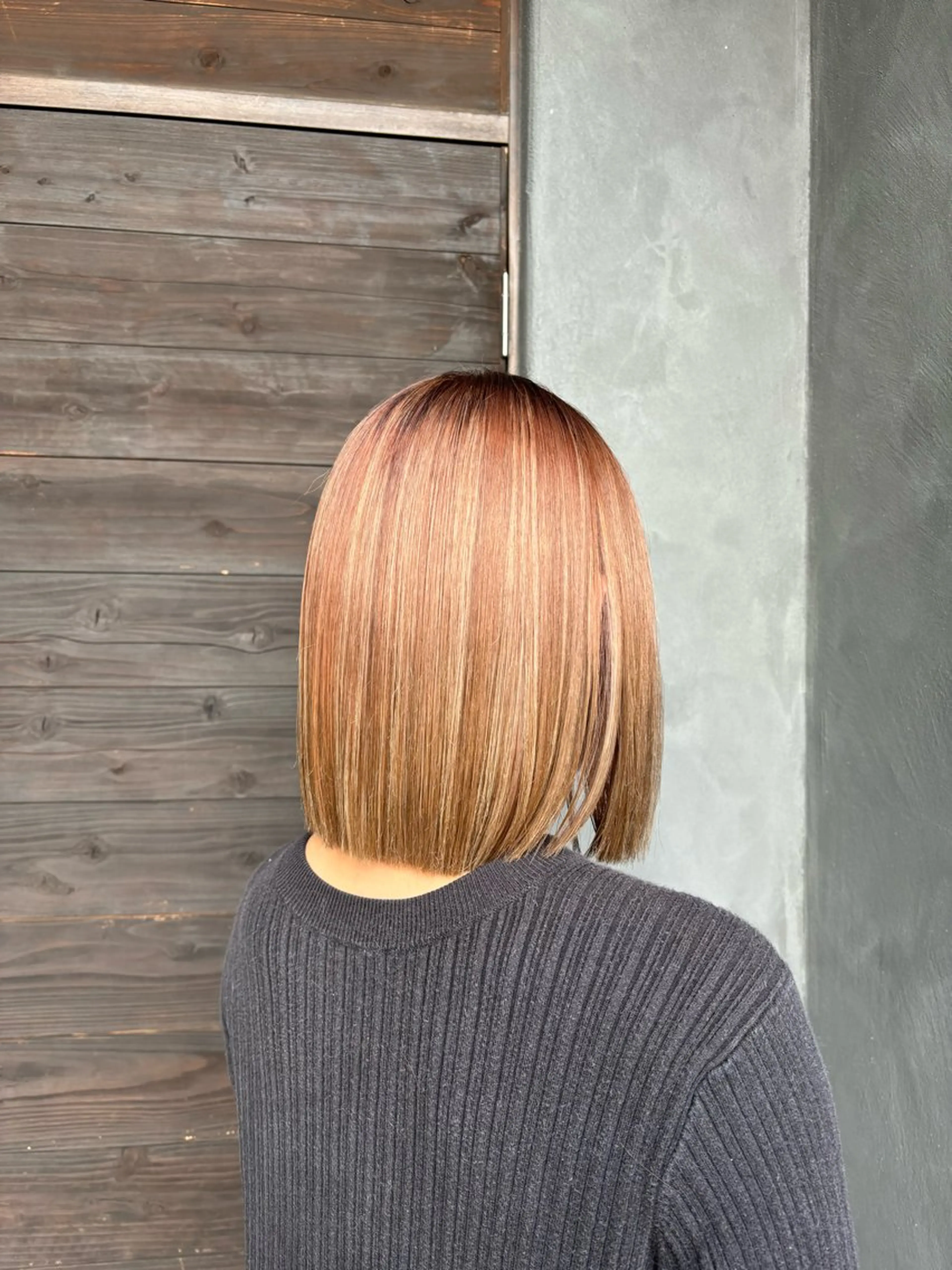 ショート 切りっぱなしボブ ボブ ハイライト ジュエプリュム所属・Tomo とものヘアスタイル