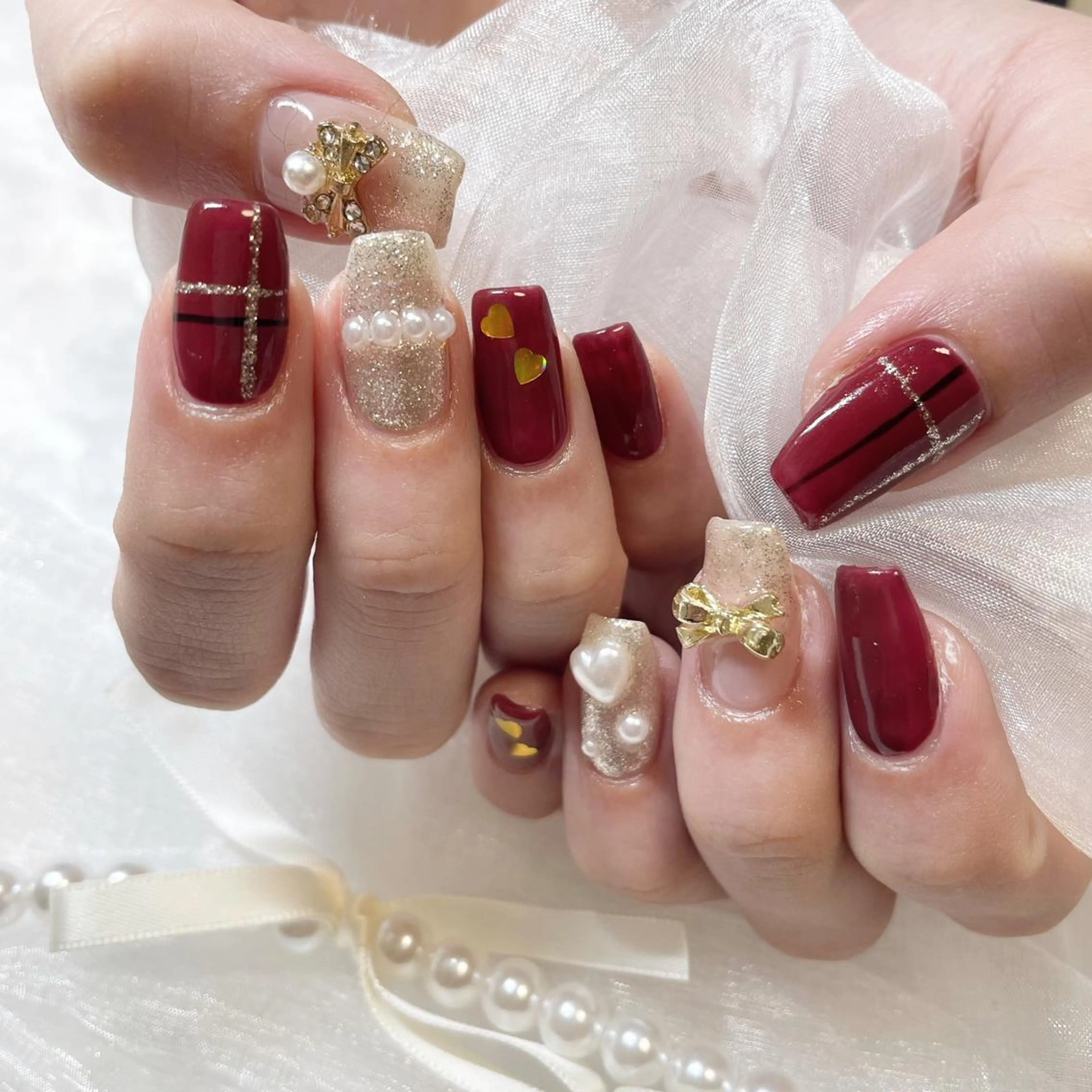 ネイル ジェルネイル キラキラネイル 韓国ネイル 持ち込み ワンカラーネイル ハンドネイル fiore nail 🦋のネイルデザイン