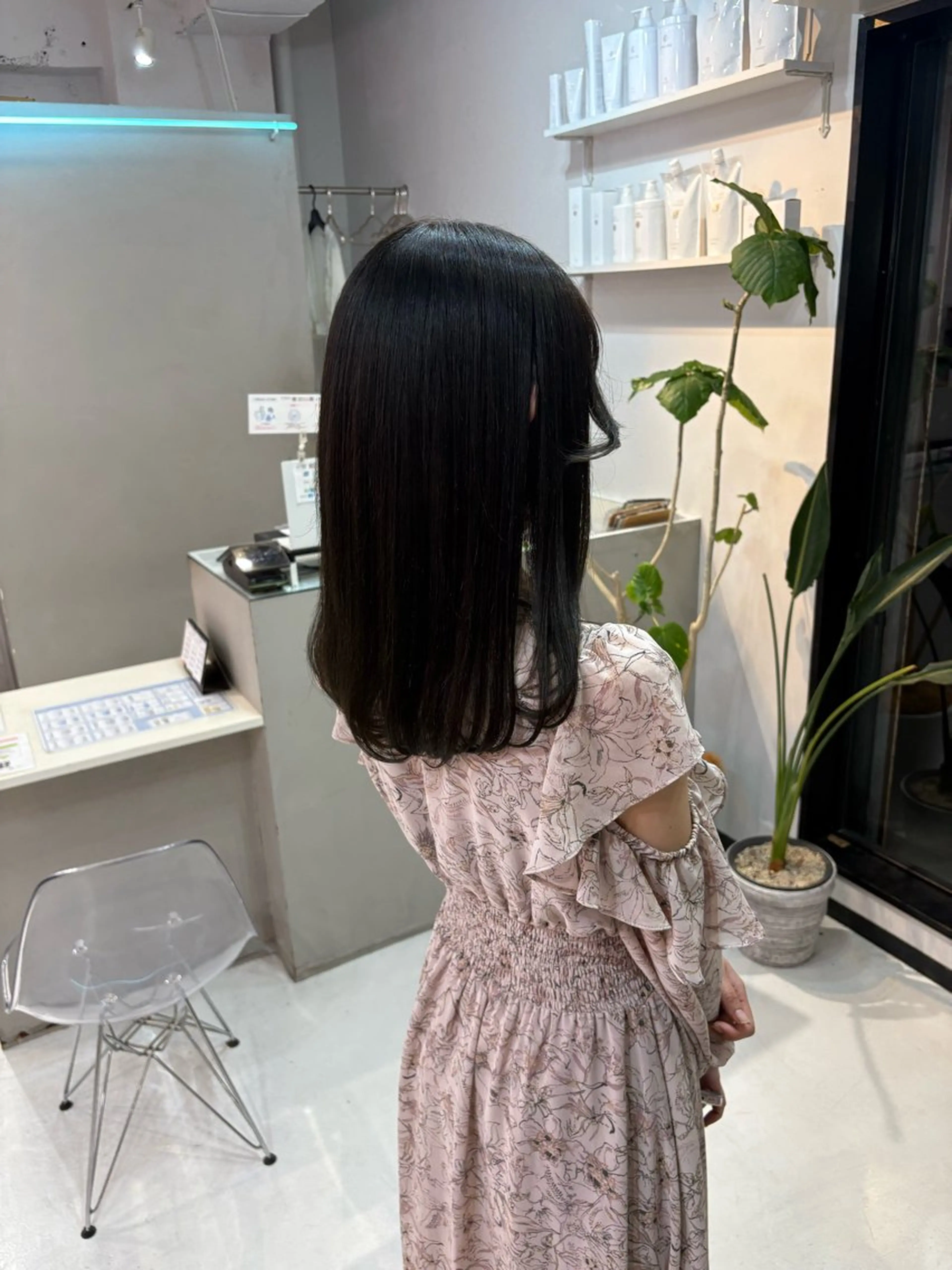 ミディアム カラー 透明感カラー グレージュ オリーブグレージュ オリーブグレー オレンジ カット ヘアカラー トリートメント 弓矢 叶のヘアスタイル