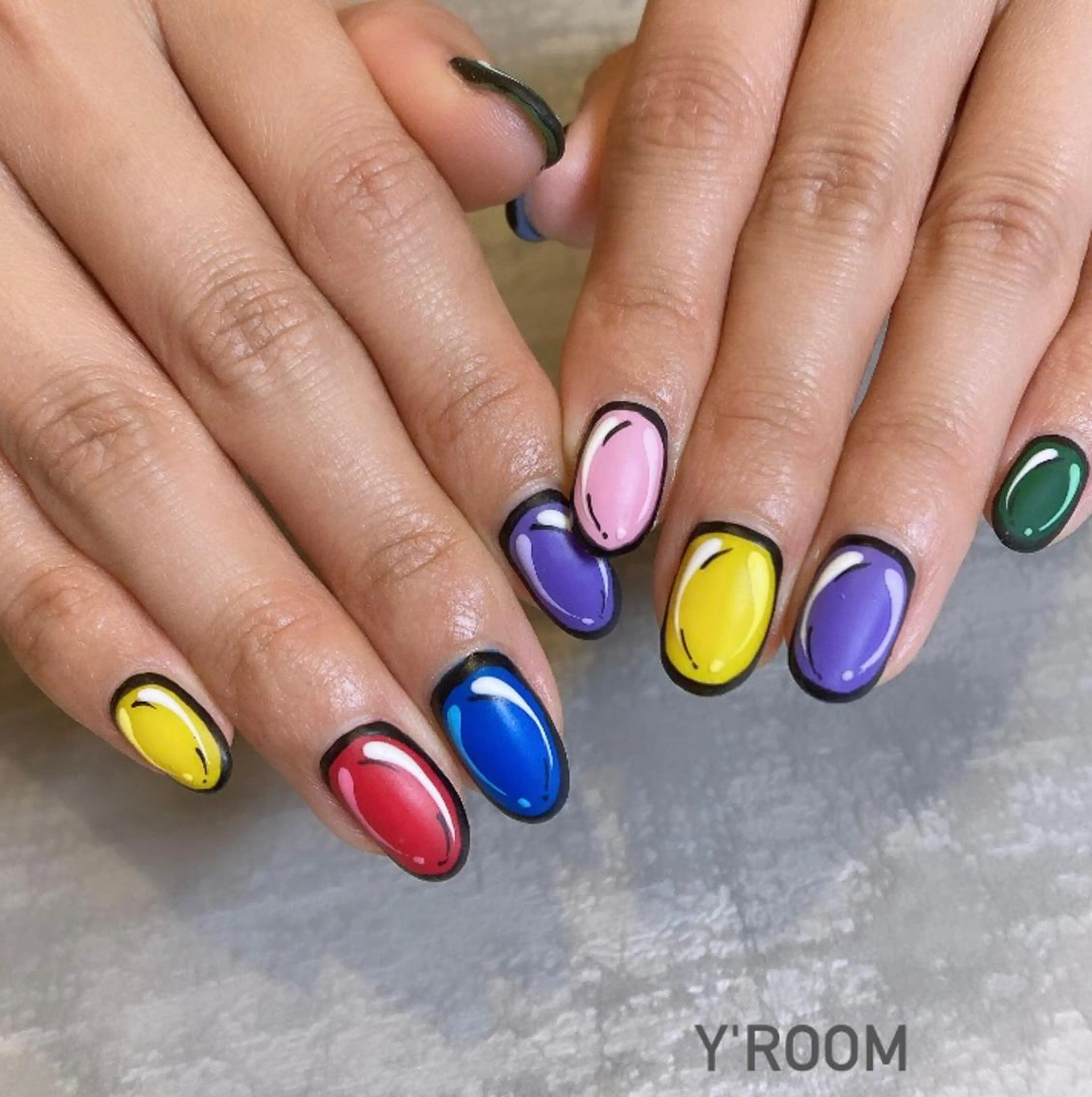 ネイル オーロラネイル フラッシュネイル フットネイル ジェルネイル 氷ネイル・うるうるネイル ハンドネイル YUKA （ネイリスト）のネイルデザイン