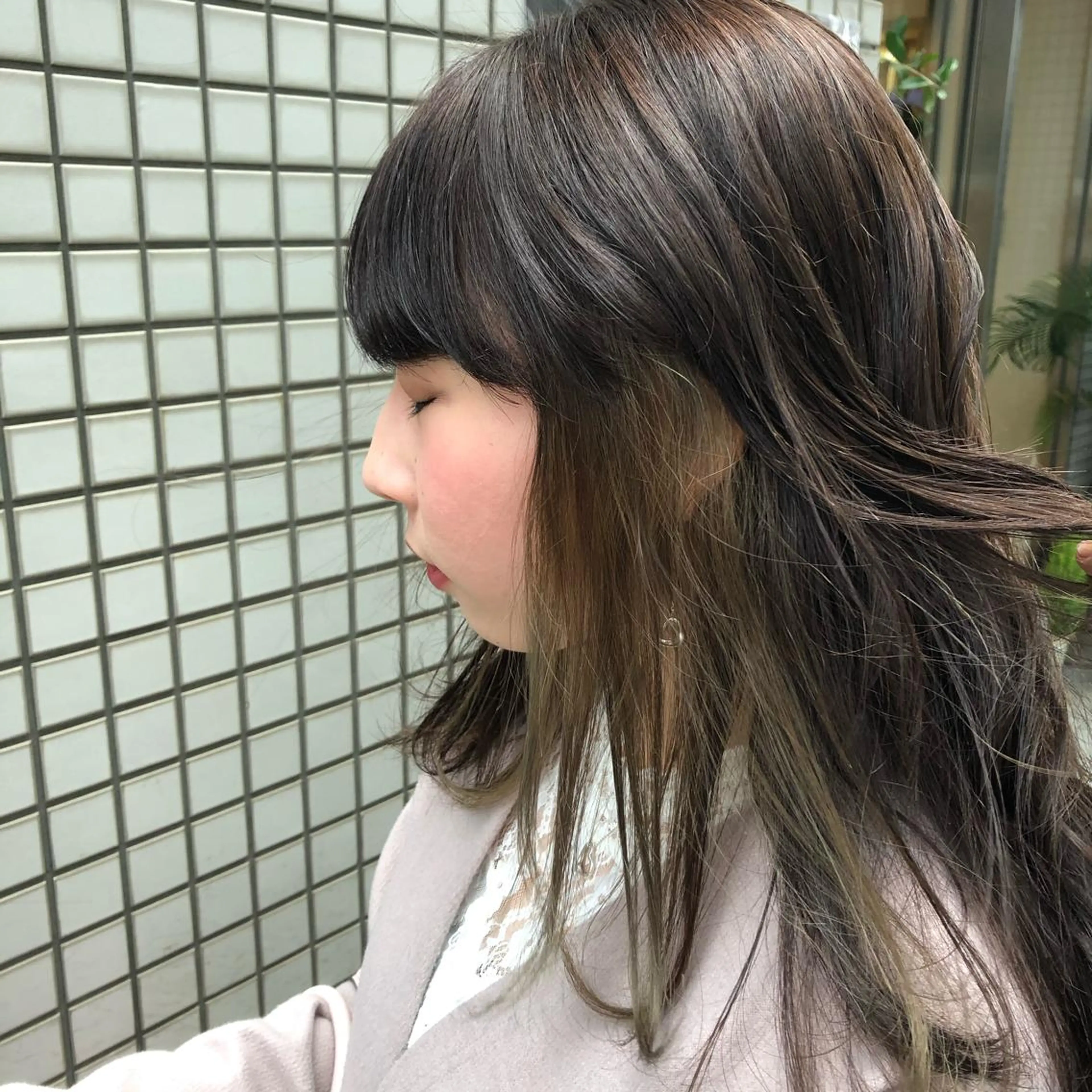 ロング 伊東 彩花のヘアスタイル