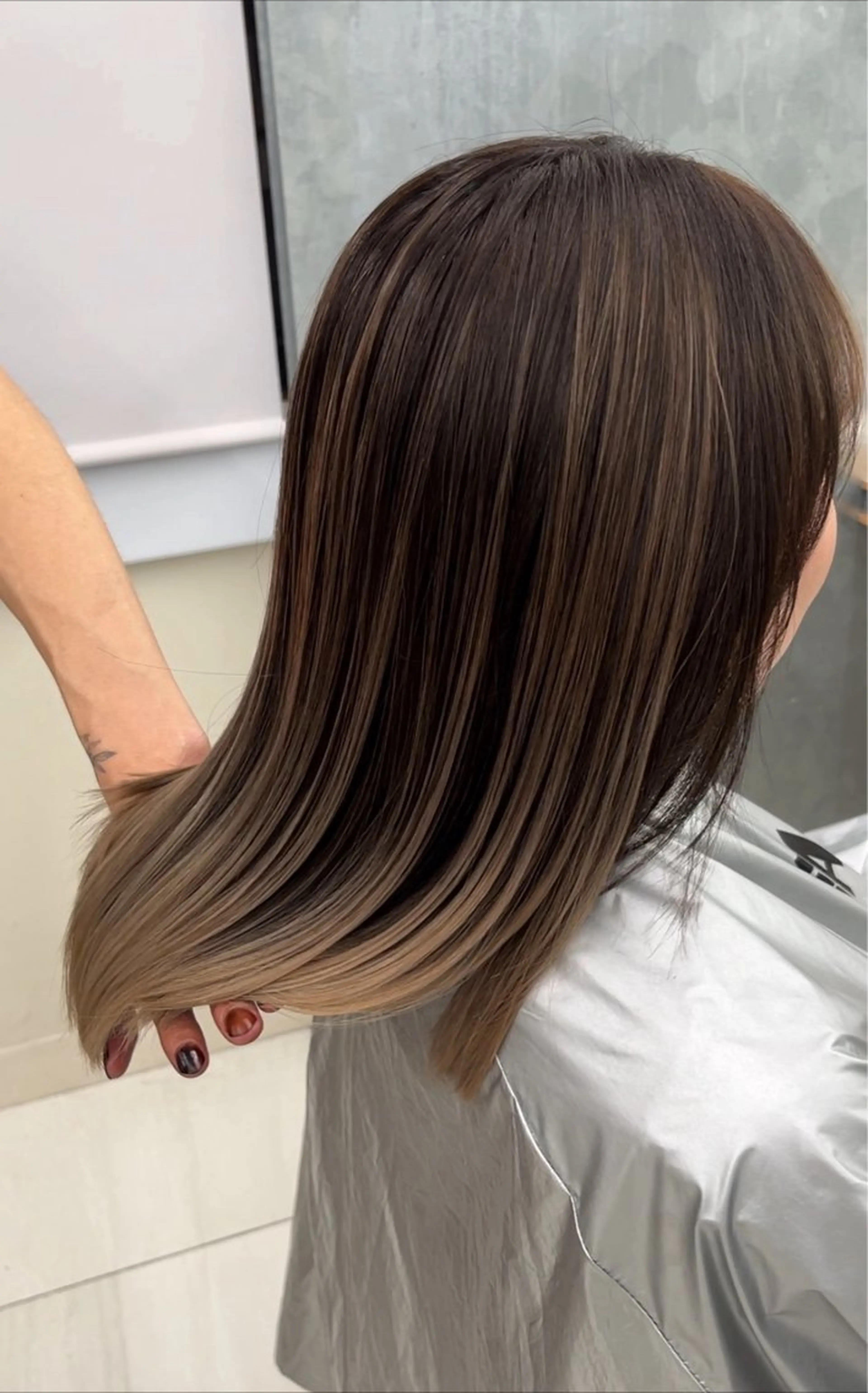 ミディアム カラー バレイヤージュ ブリーチ グラデーションカラー レイヤーカット 池袋シャドールーツ /バレイヤージュ戸田のヘアスタイル