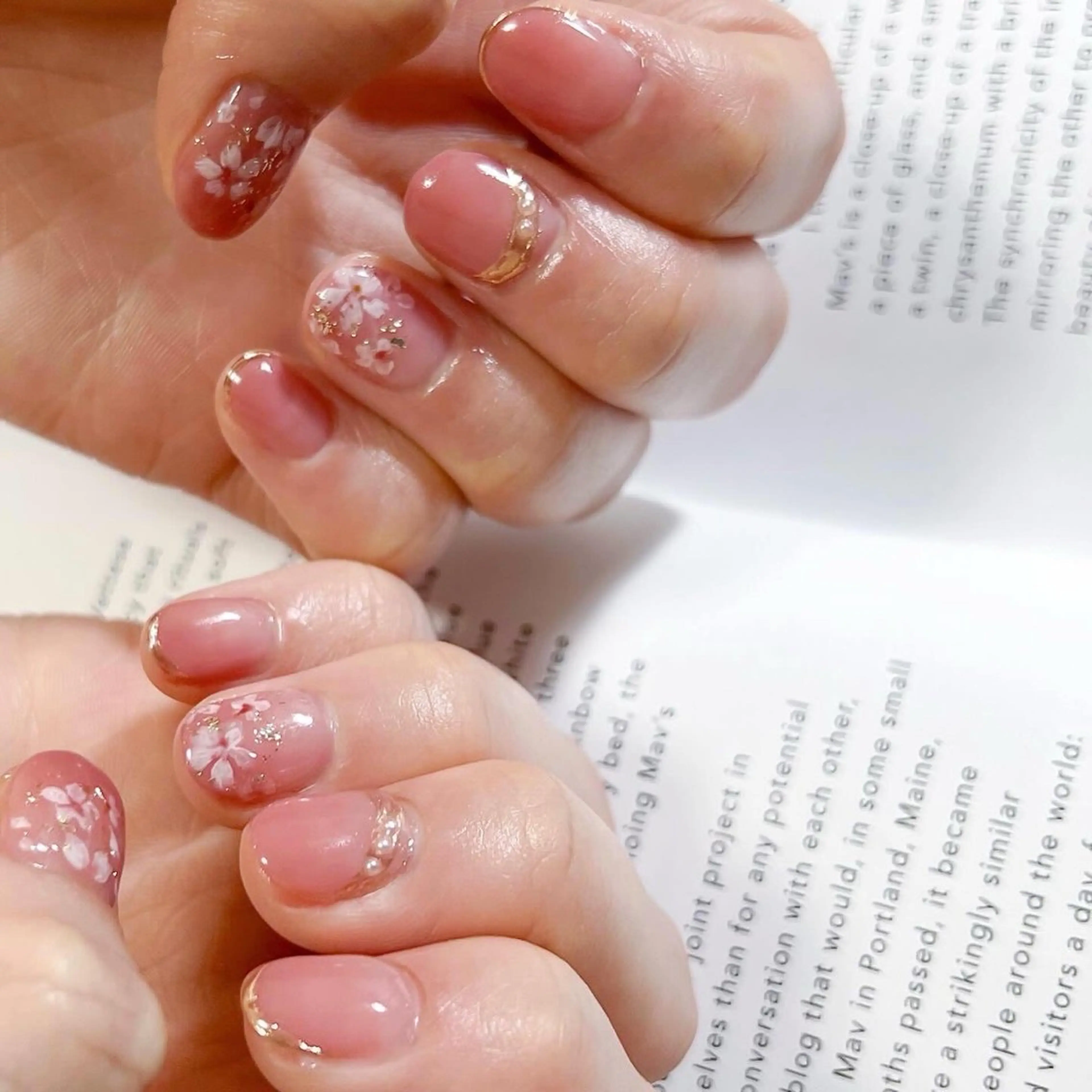ネイル アートネイル ゴールド グラデーション ミラーネイル 持ち込み ハンドネイル pointillé .ayaのネイルデザイン