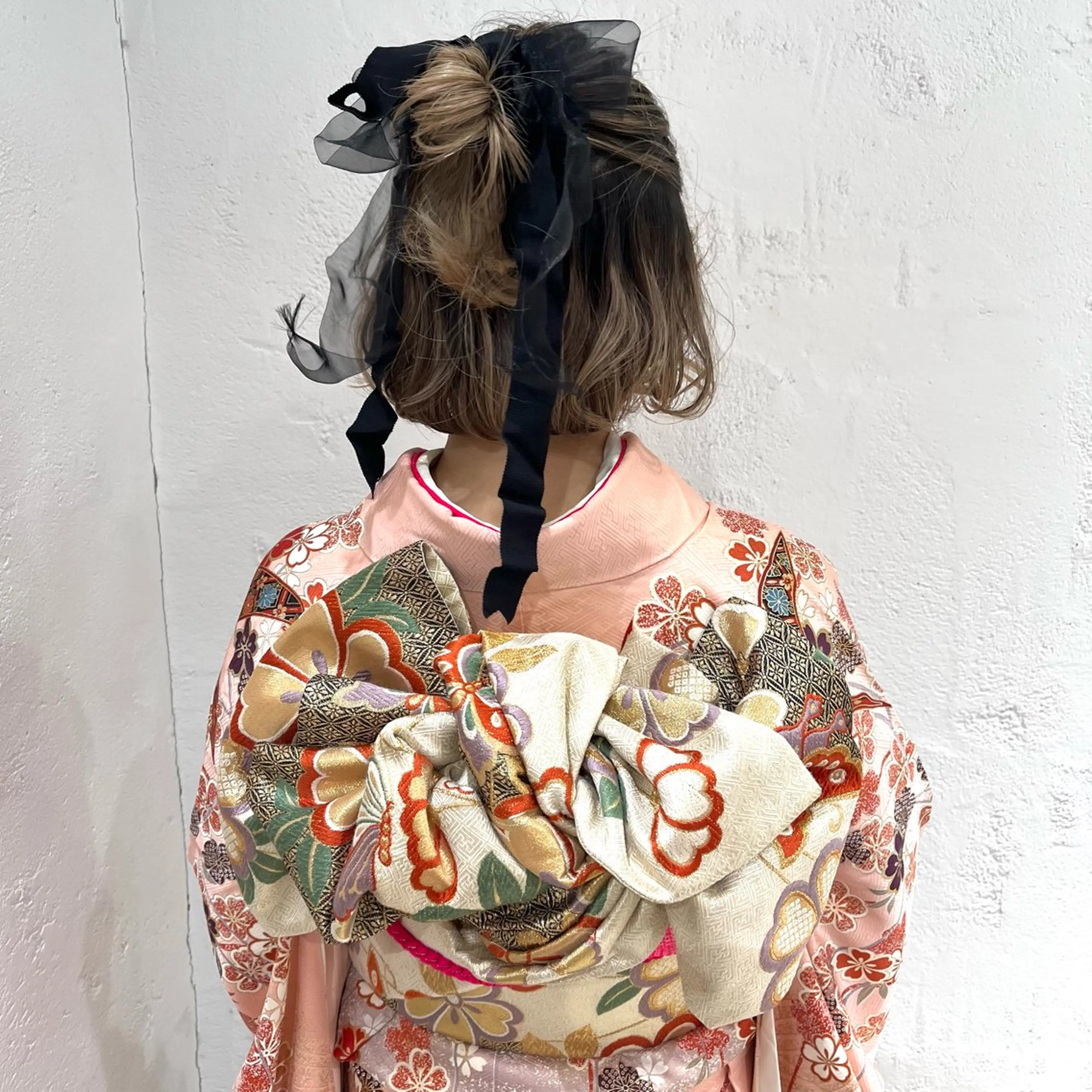ミディアム ヘアアレンジ 成人式 着付け ベージュ／ボブ ／ストレートのその他イメージ