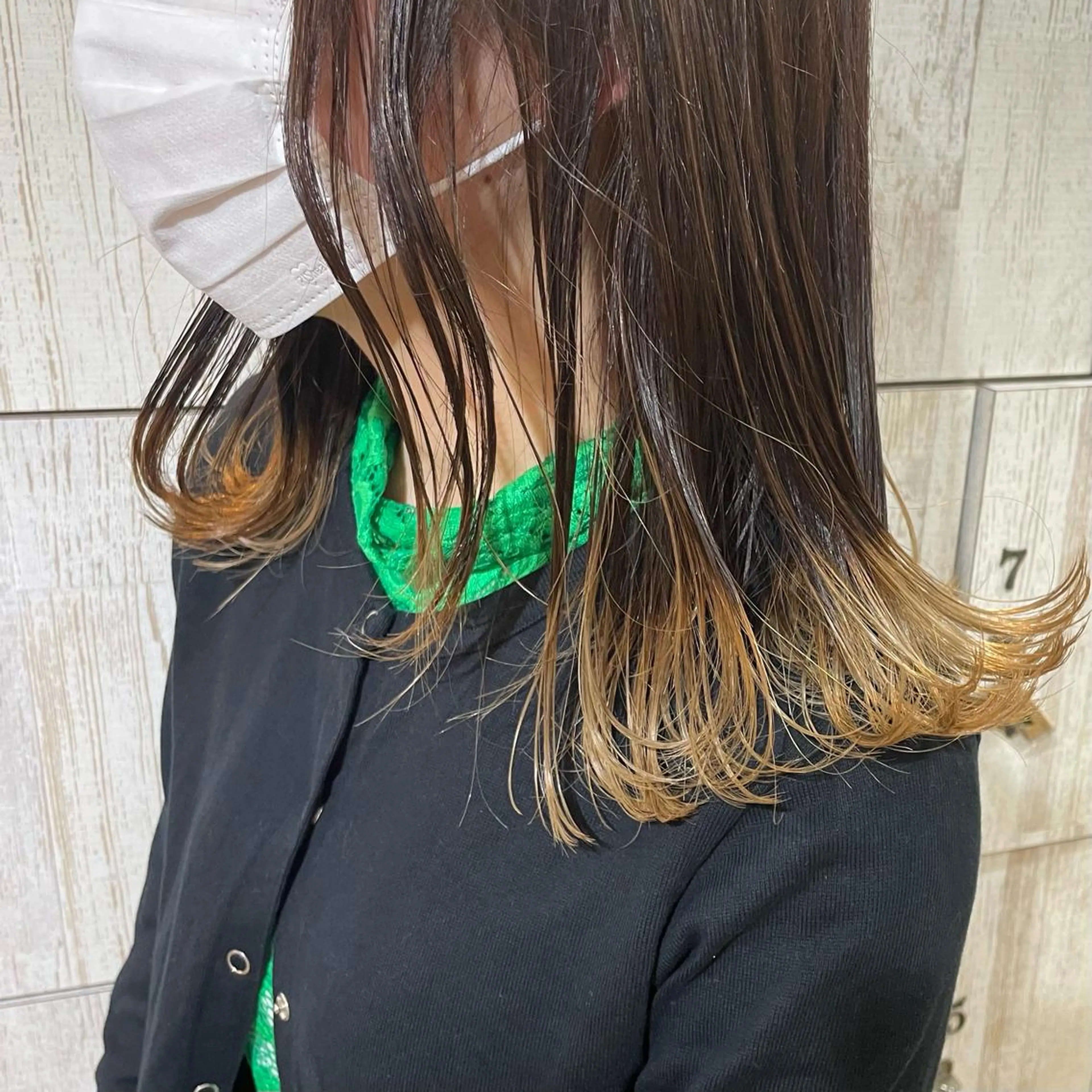 ミディアム レイヤーカット/ 艶カラー/亜澄のヘアスタイル