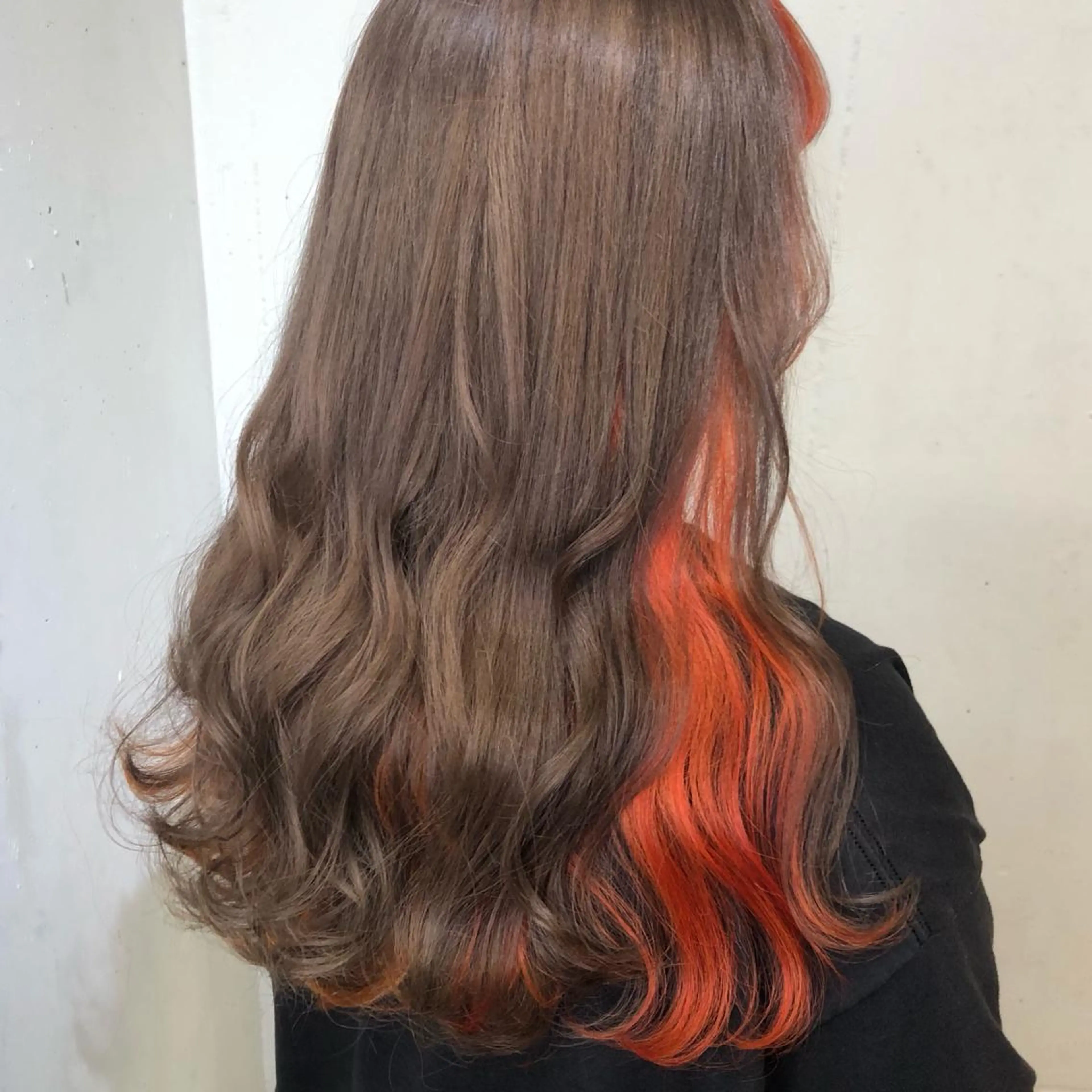 ロング カラー パーマ ヘアアレンジ マツエク・マツパ 八巻 晴香のヘアスタイル