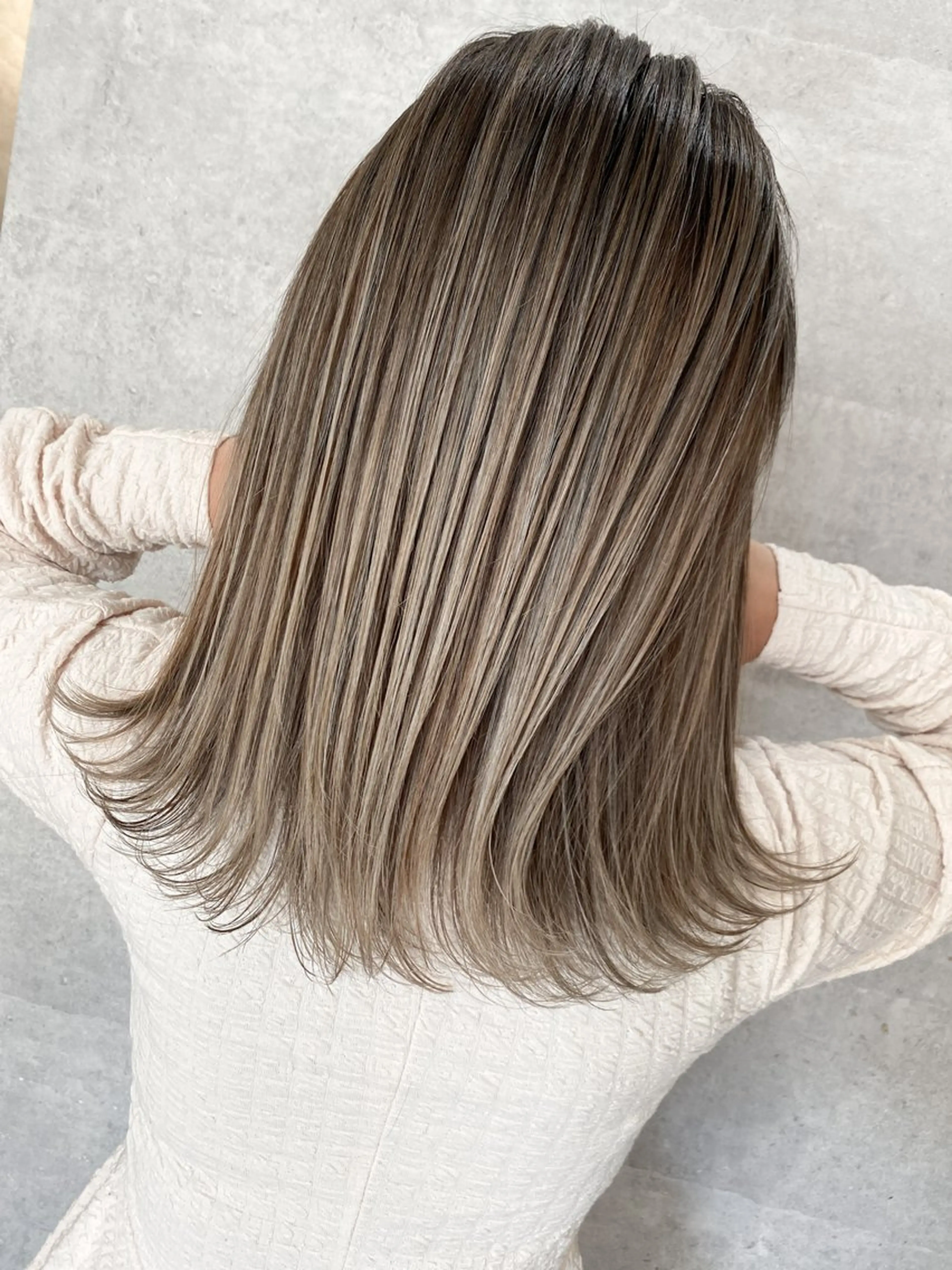 ミディアム レイヤーカット 'oli所属・難波'oli【オリ】 美容室のヘアスタイル