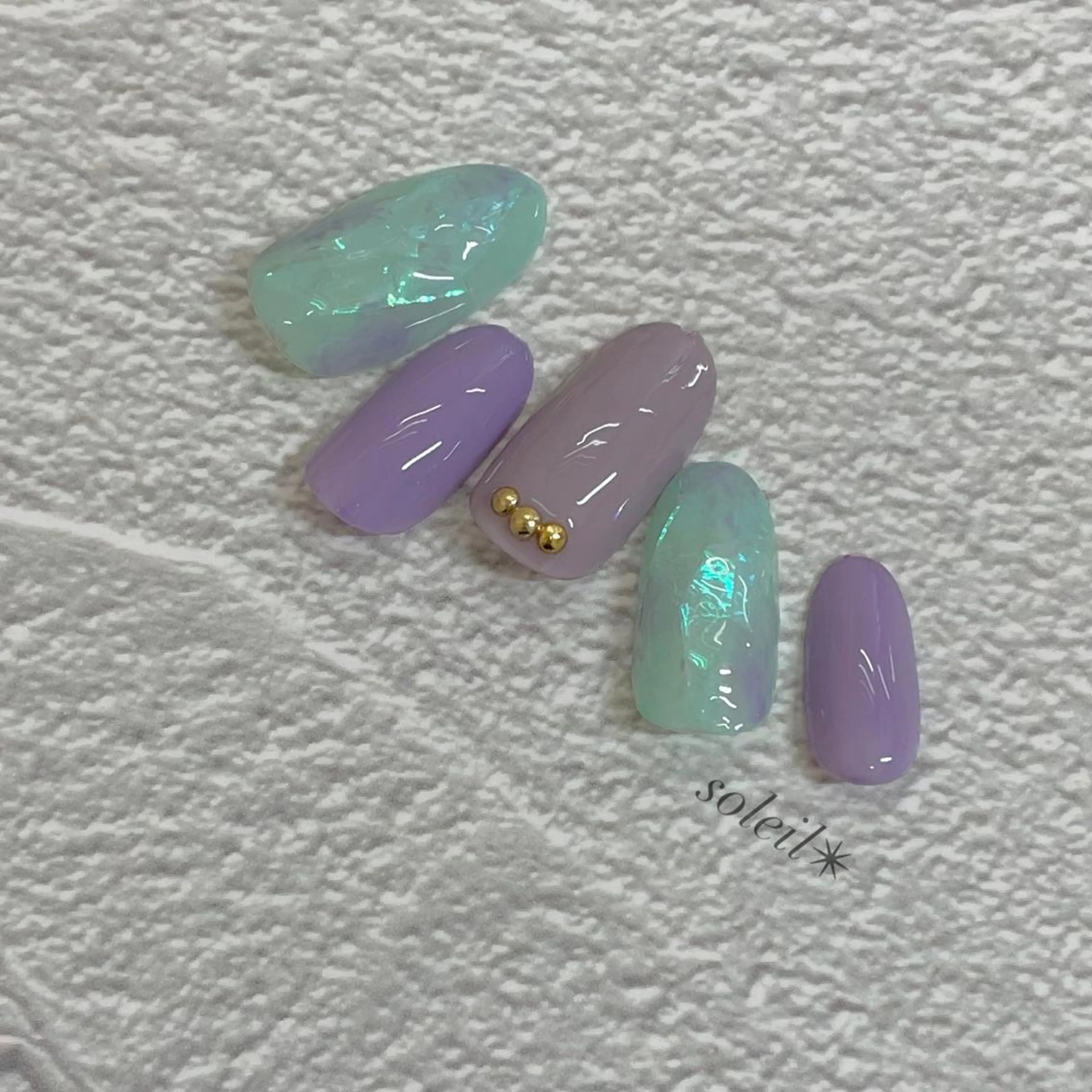 ネイル フラッシュネイル ジェルネイル グリーン キラキラネイル ミラーネイル 粟津 美紀のネイルデザイン