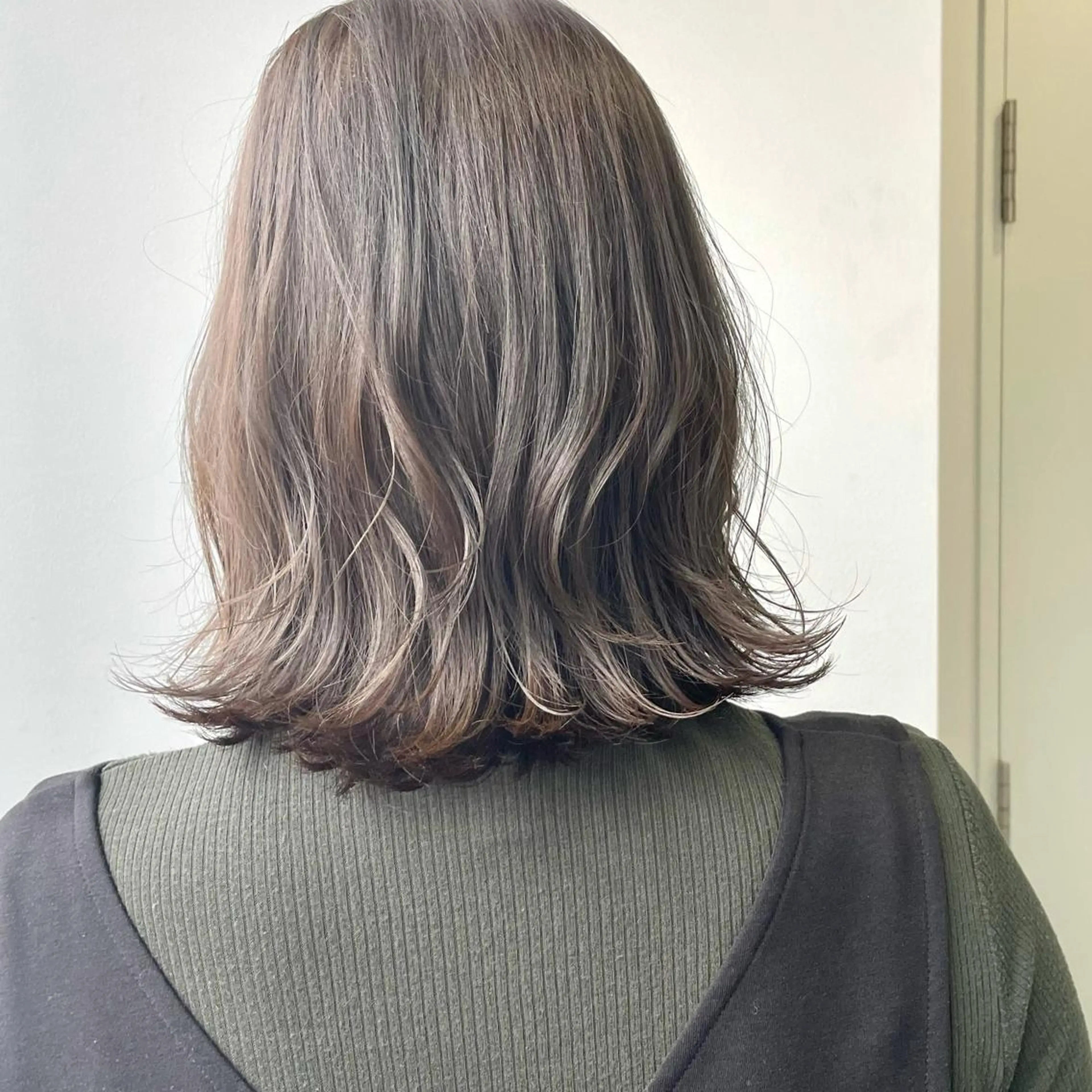 ミディアム カラー アディクシーカラー 透明感カラー Eleanor 立川北口のヘアスタイル
