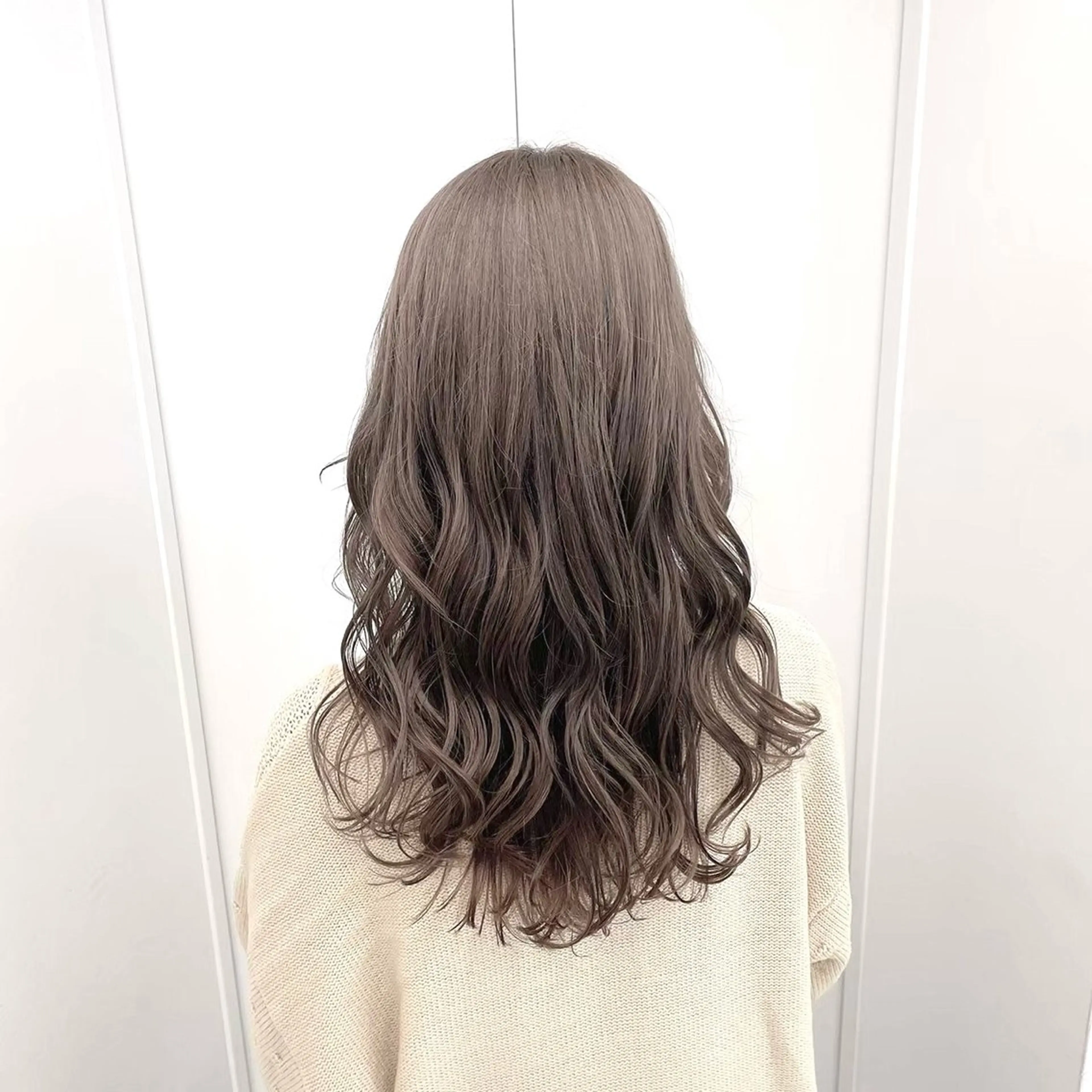 ロング カラー YUKA🤍ベージュ /ミルクティーのヘアスタイル