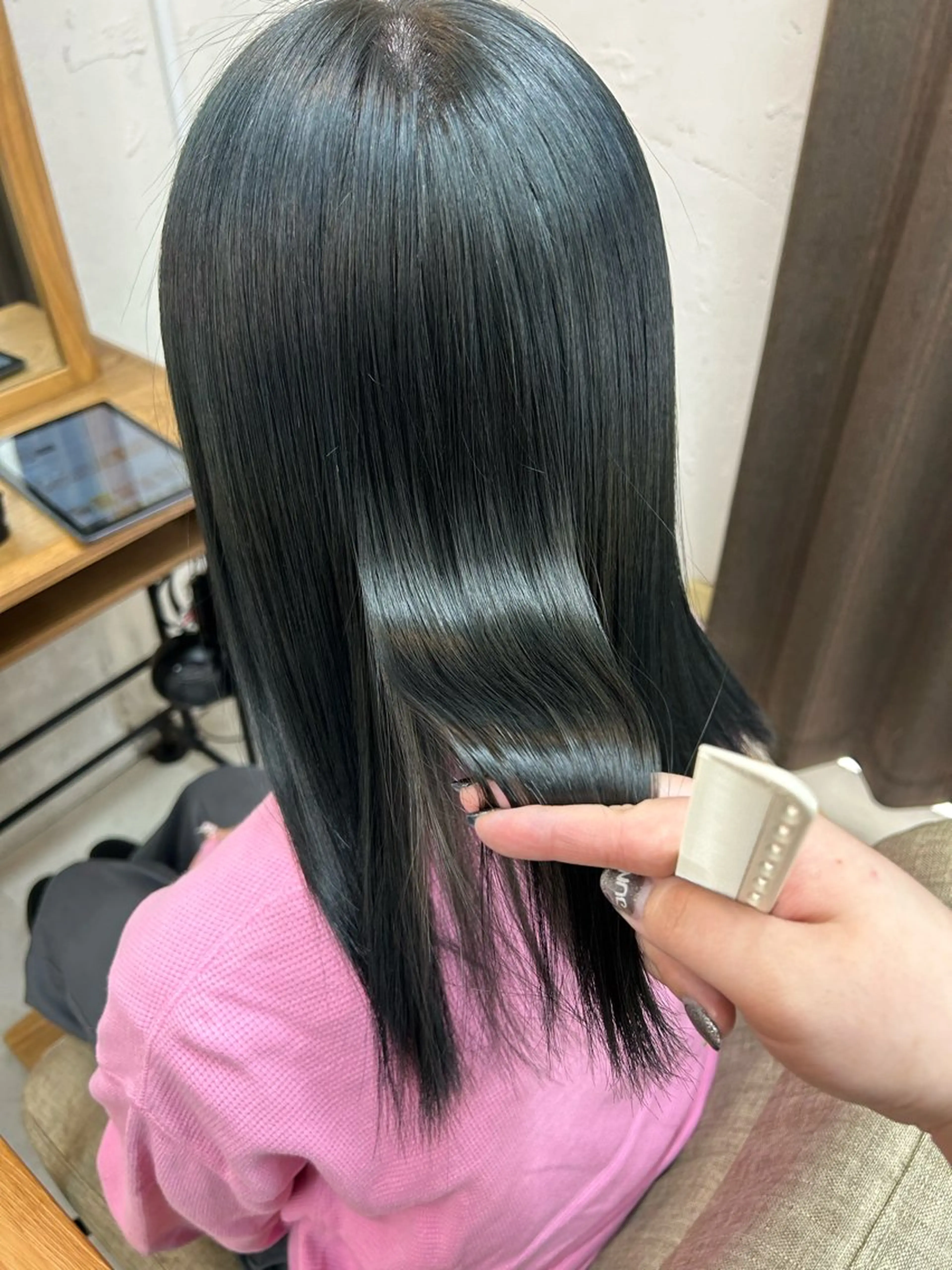 セミロング カラー 透明感カラー 岩崎 美帆のヘアスタイル
