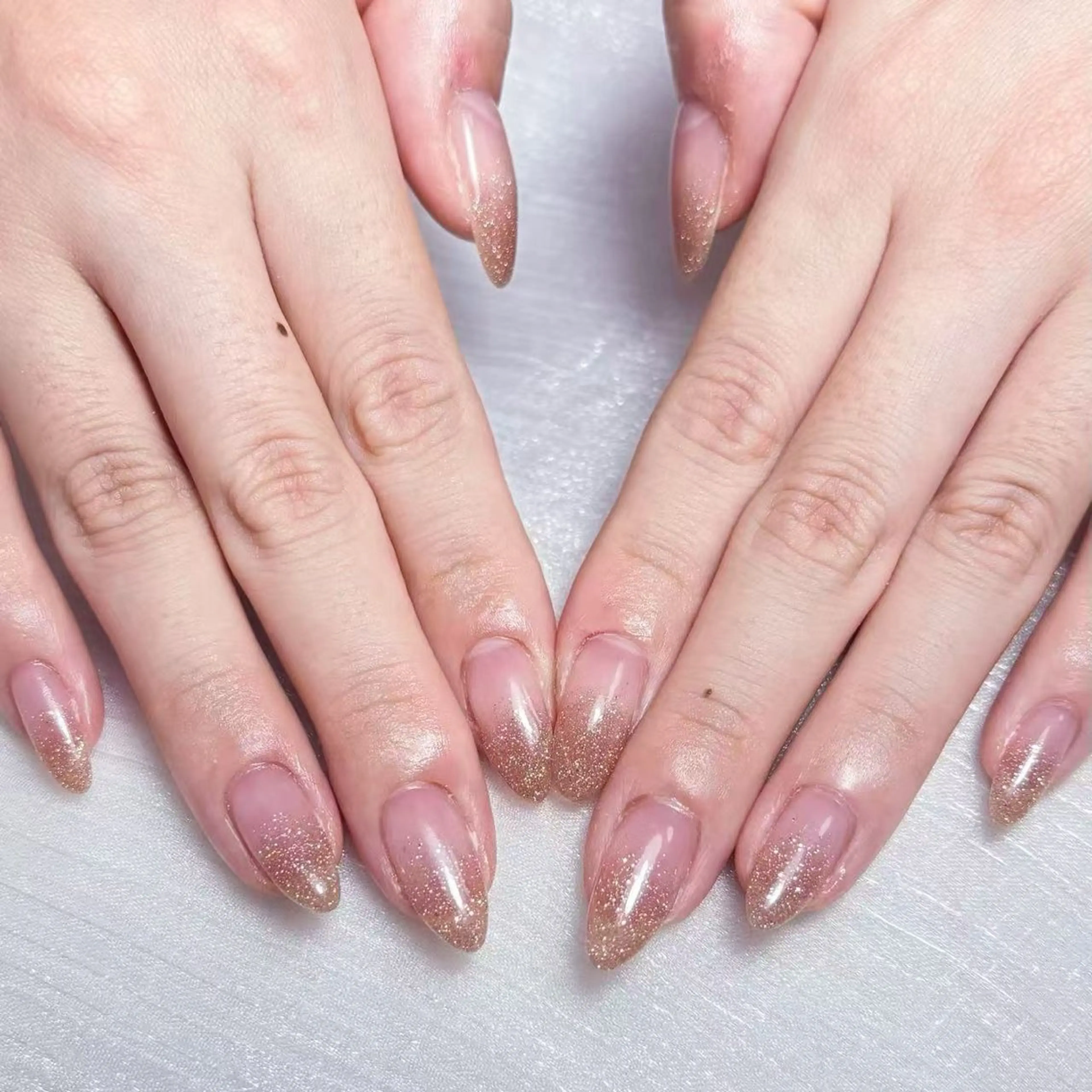 ネイル アートネイル オーロラネイル ガーリー キラキラネイル 韓国ネイル ハンドネイル yu ri 🌹のネイルデザイン