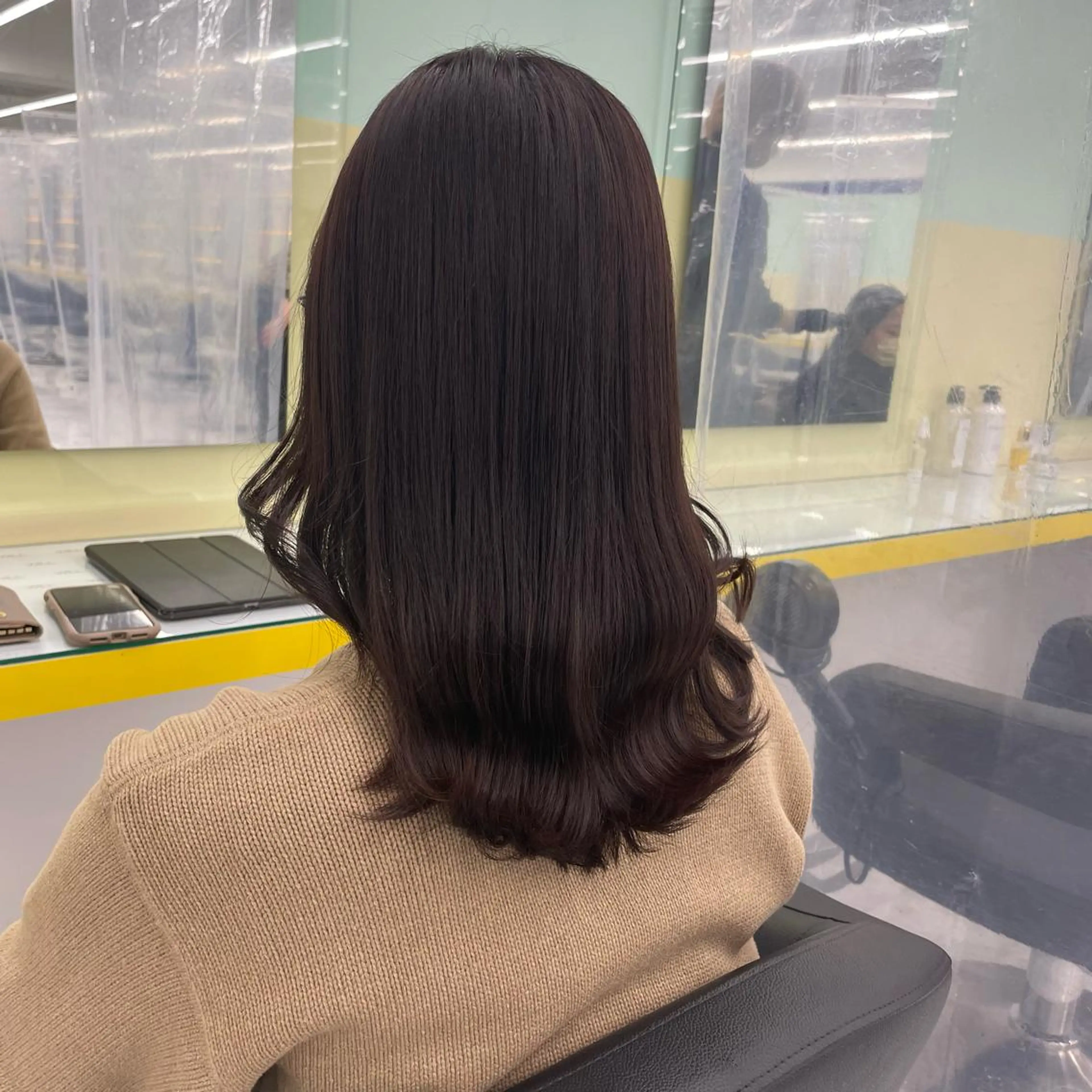 セミロング カラー ヘアアレンジ ベージュカラー ブリーチ ブラウンカラー カシス ショコラベージュ カット ヘアカラー トリートメント ヘッドスパ ヘアセット 💕透明感暗髪💕 りくのヘアスタイル