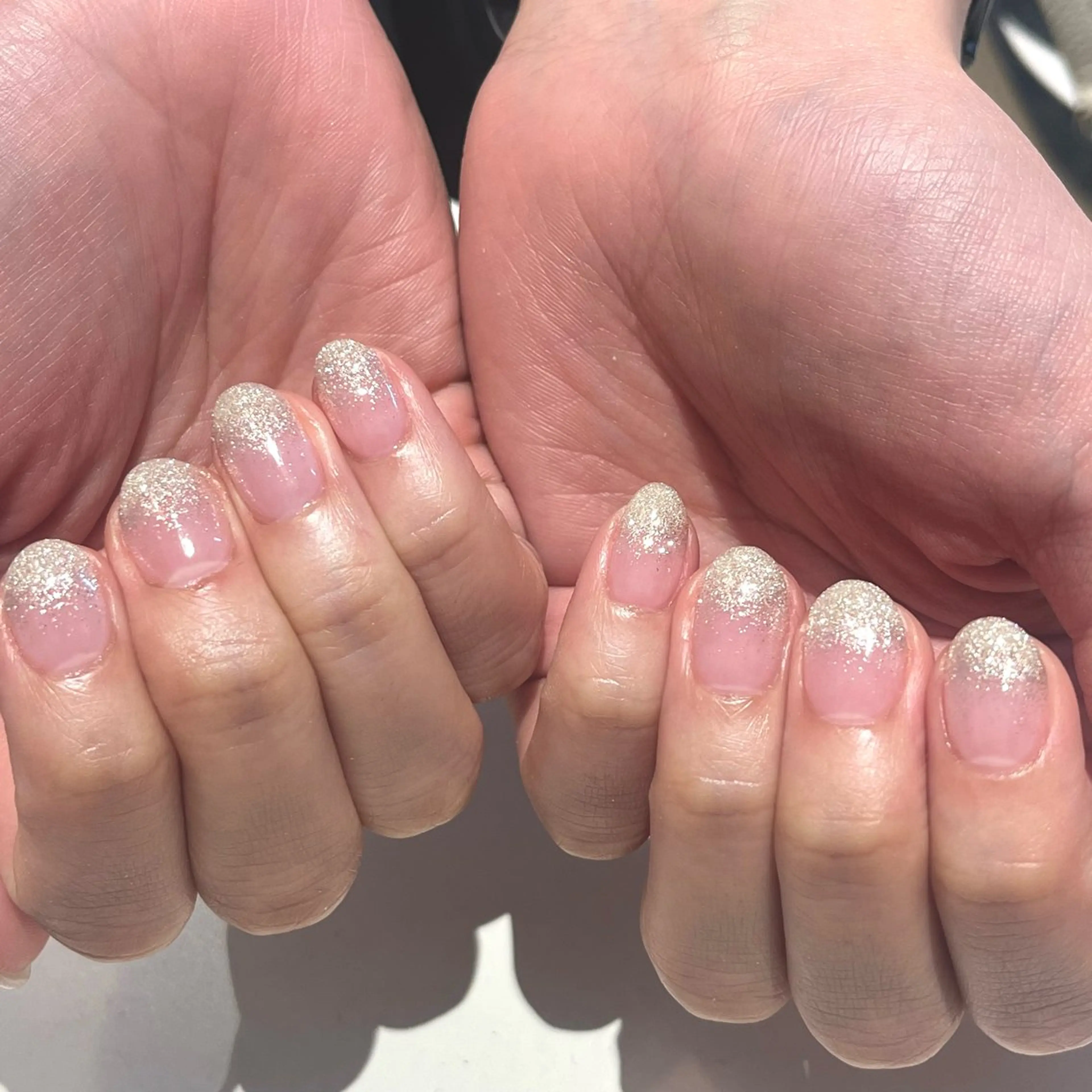 ネイル ラメ(グリッター) ラメグラデーション シルバー 坂口 莉愛のネイルデザイン
