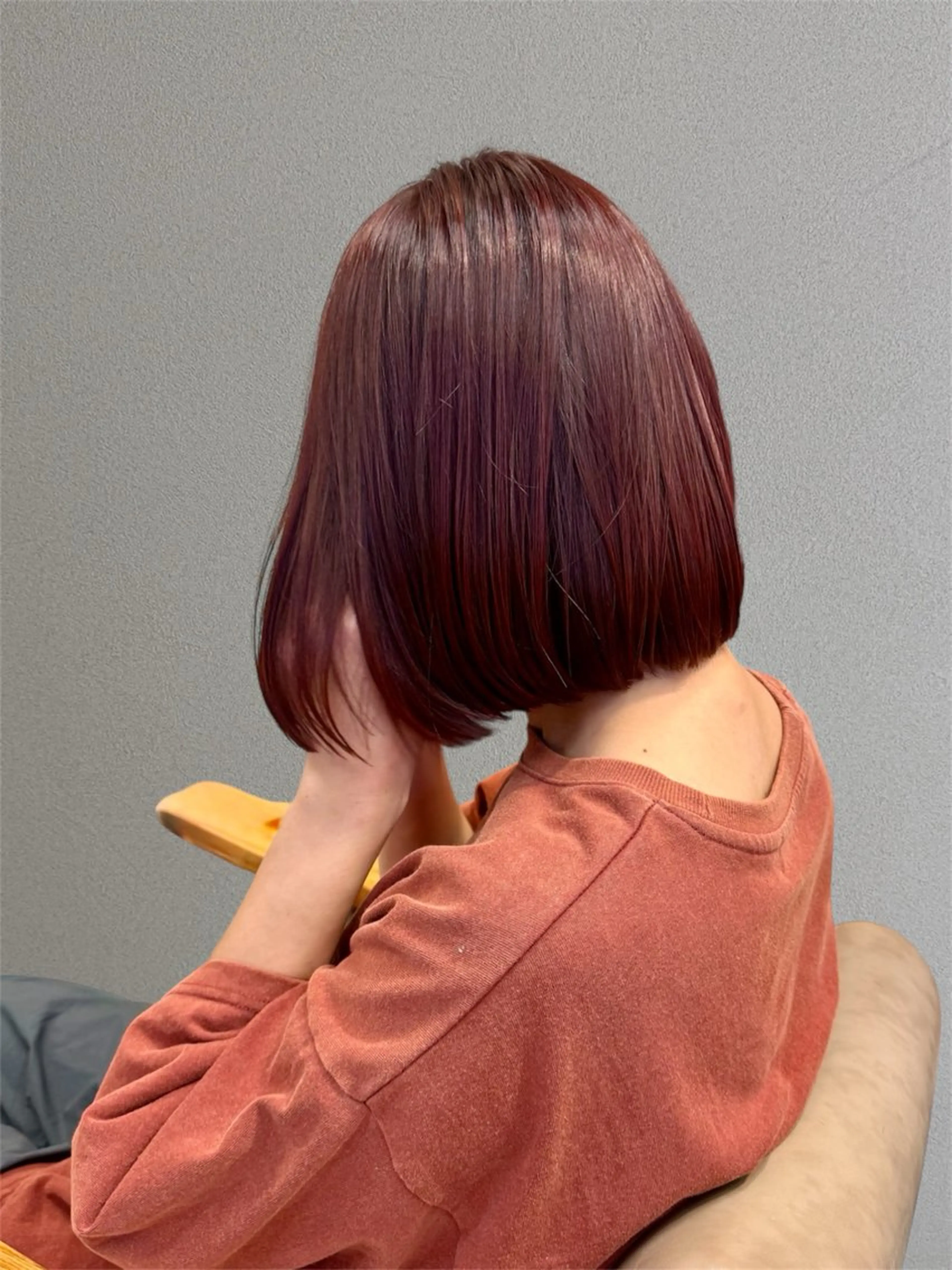 ミディアム カラー 切りっぱなしボブ ボルドーカラー レッドカラー ボブ カット ヘアカラー トリートメント SINC所属・MASA マサのヘアスタイル