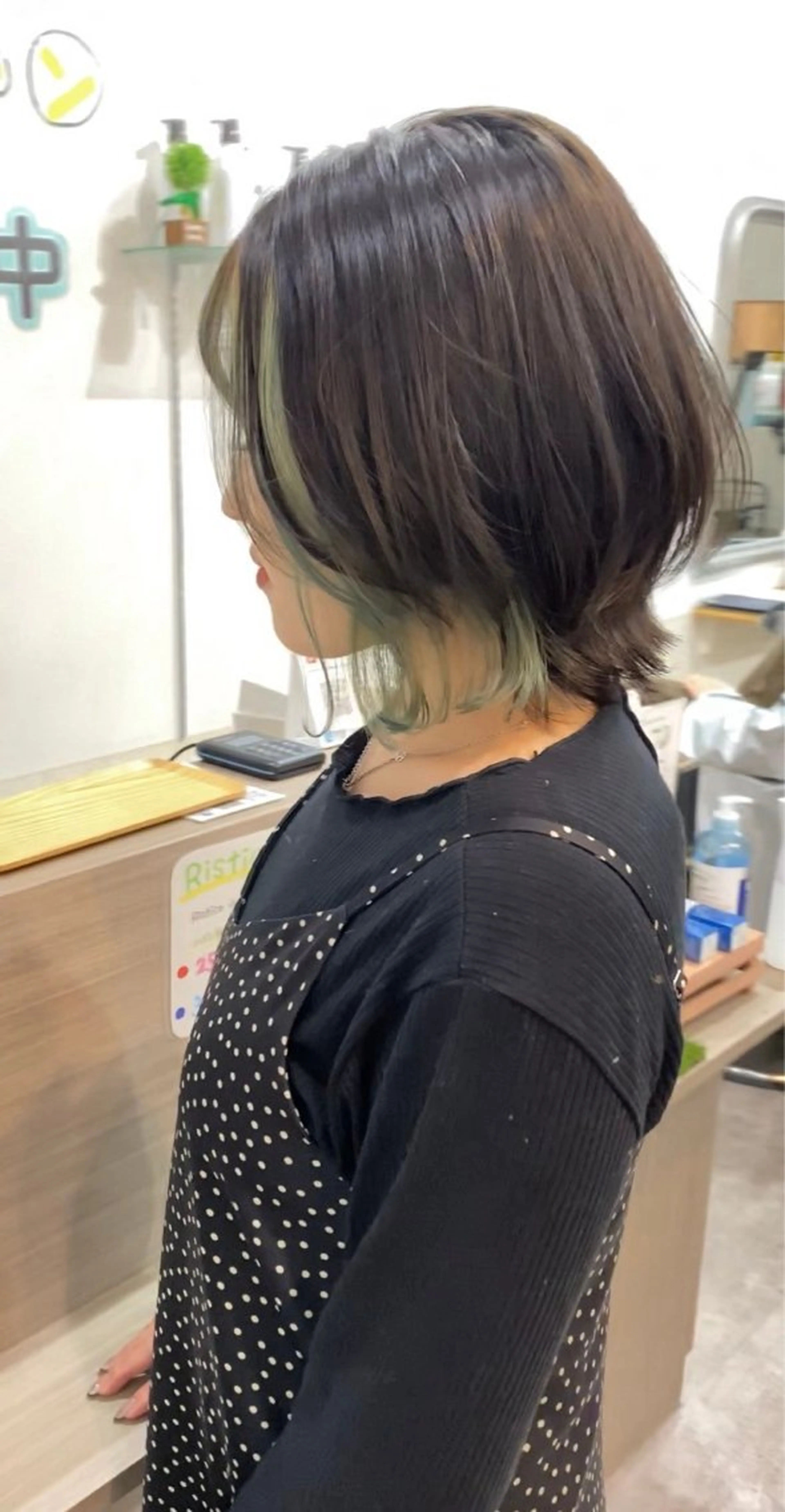 ショート カラー 生尾 虹水のヘアスタイル