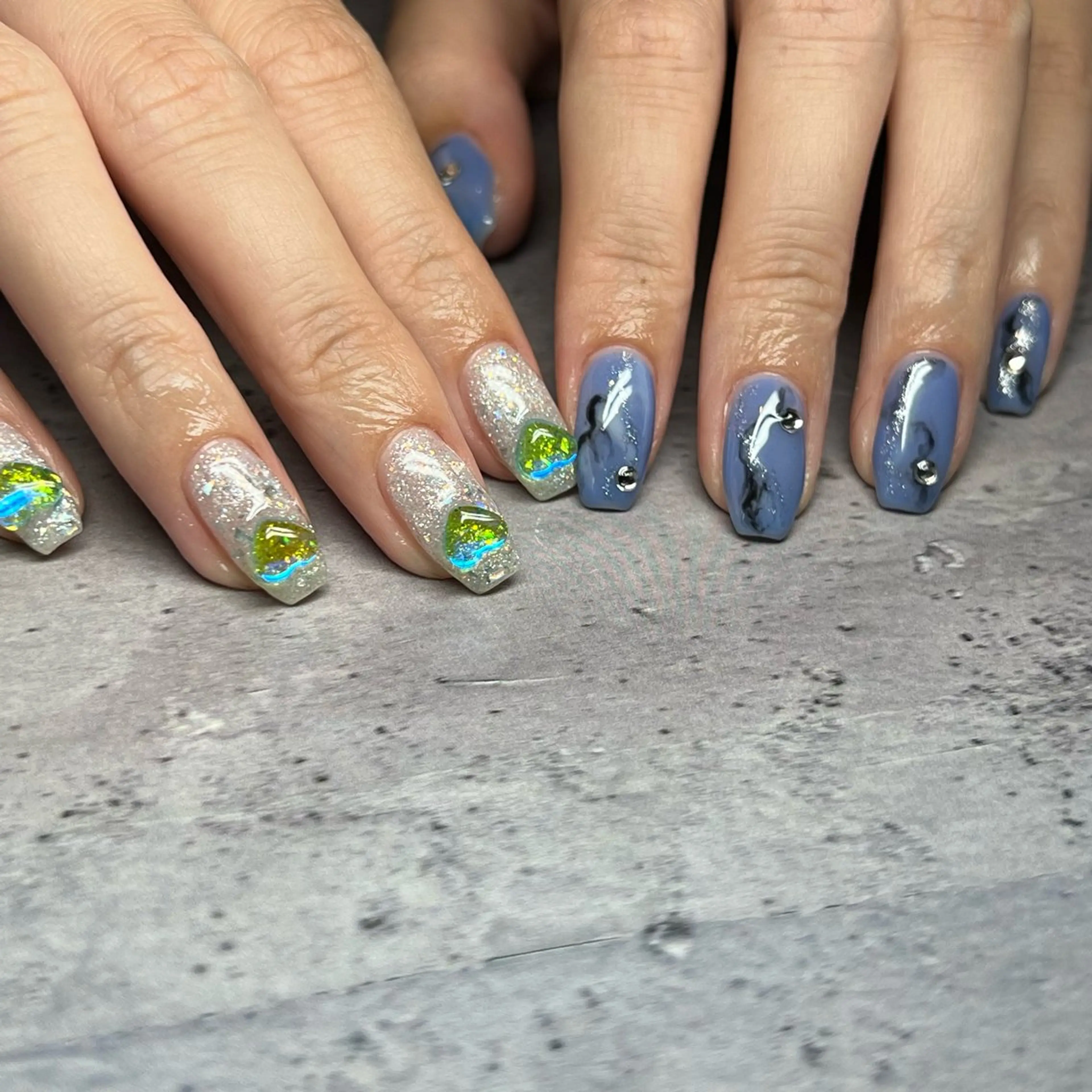 ネイル ブルー ニュアンスネイル ハンドネイル 𝐫𝐚𝐢 𝐧𝐚𝐢𝐥のネイルデザイン