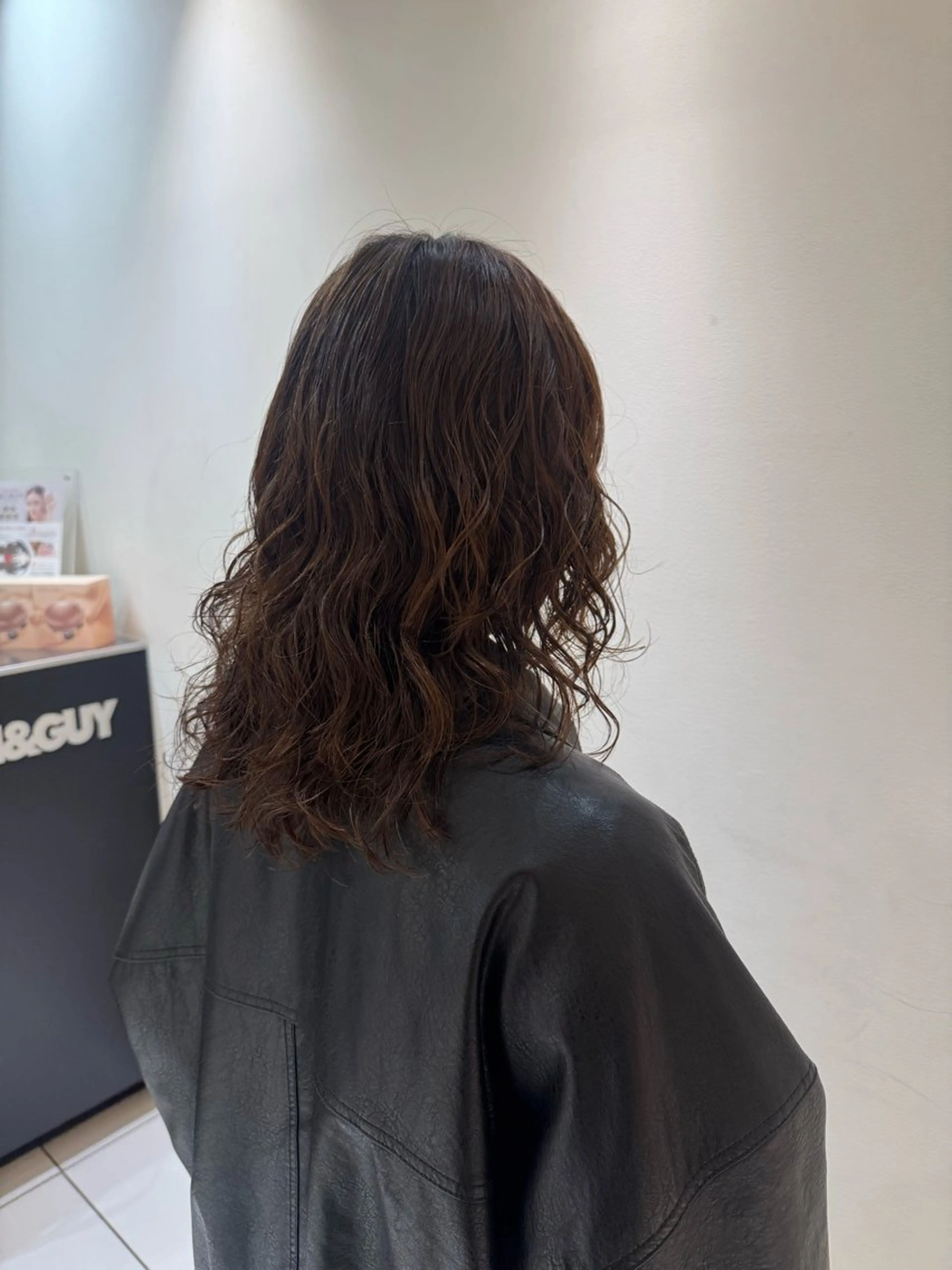 ミディアム パーマ ミディアムパーマ レイヤーカット 岡乃 麻衣のヘアスタイル