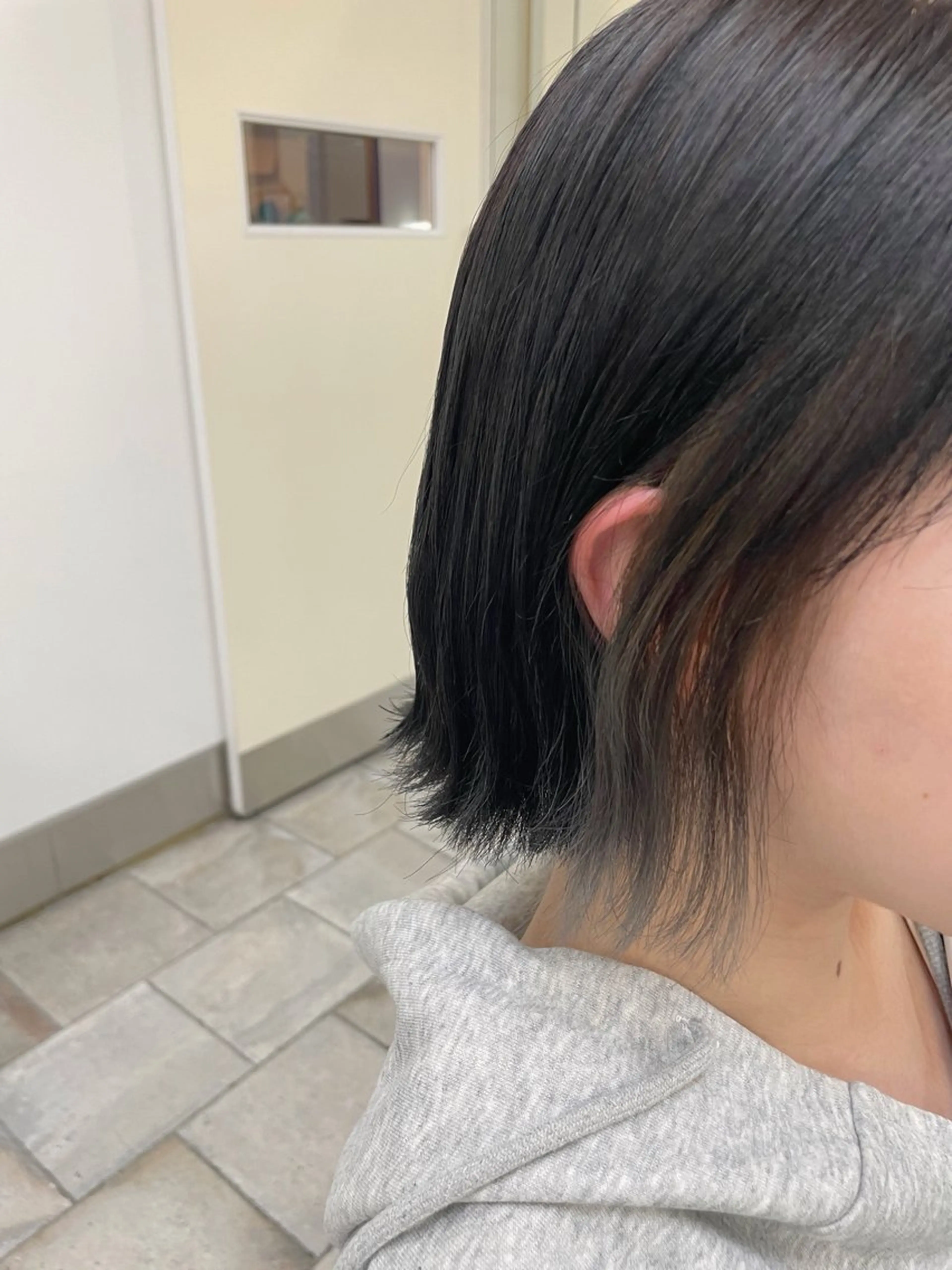 ミディアム カラー ブリーチ グレージュ 🍒新家 さくら🍒のヘアスタイル