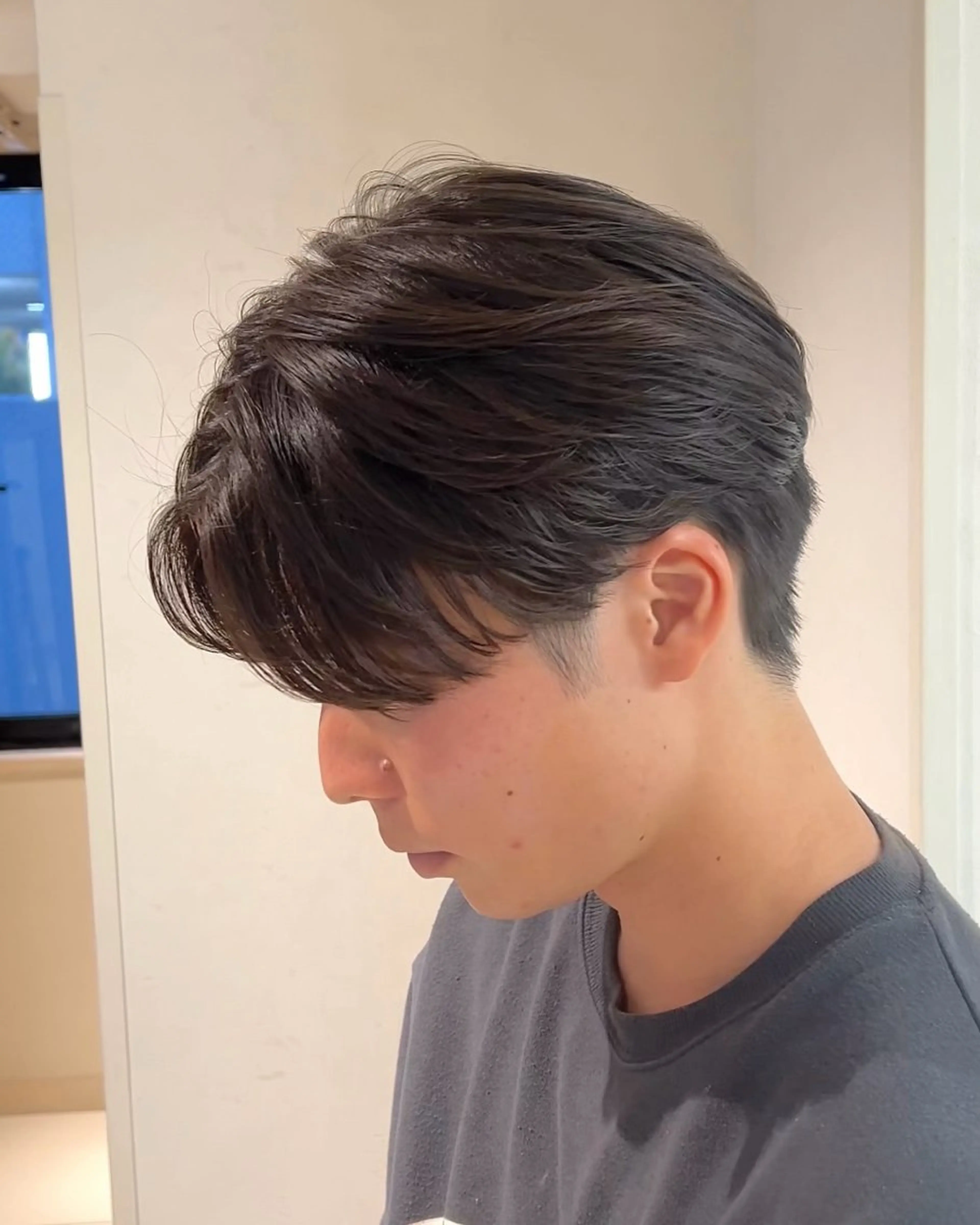 パーマ メンズ センターパート メンズ就活ヘア メンズパーマ ニュアンスパーマ カット パーマ 透明感カラー/ ダブルカラー /ソラのヘアスタイル