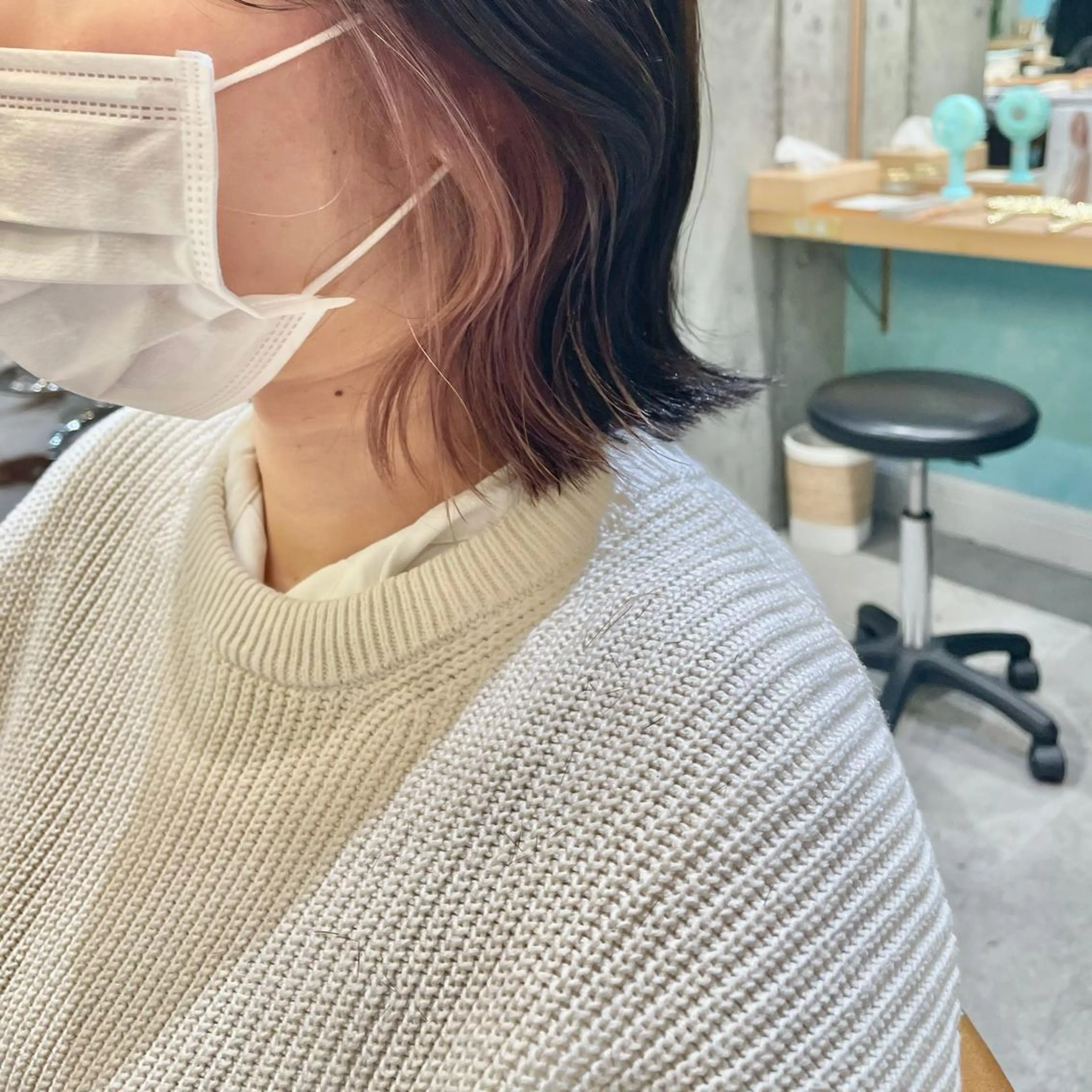 カラー ベージュカラー イヤリングカラー インナーカラー ピンクカラー ピンクベージュ 小泉 葵のヘアスタイル