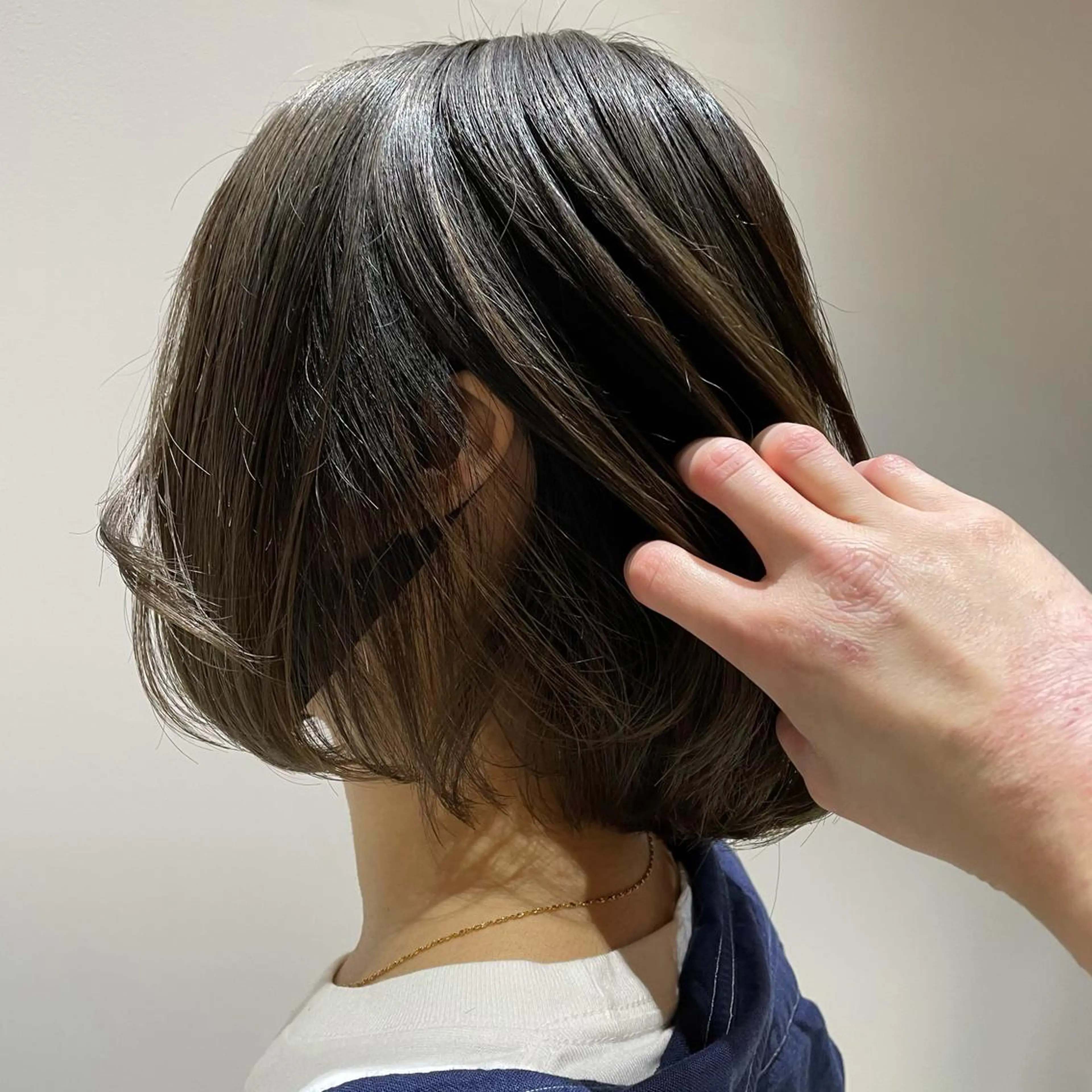 ミディアム カラー バレイヤージュ レイヤーカット ヘアカラー SOU所属・ふるかわ れなのヘアスタイル