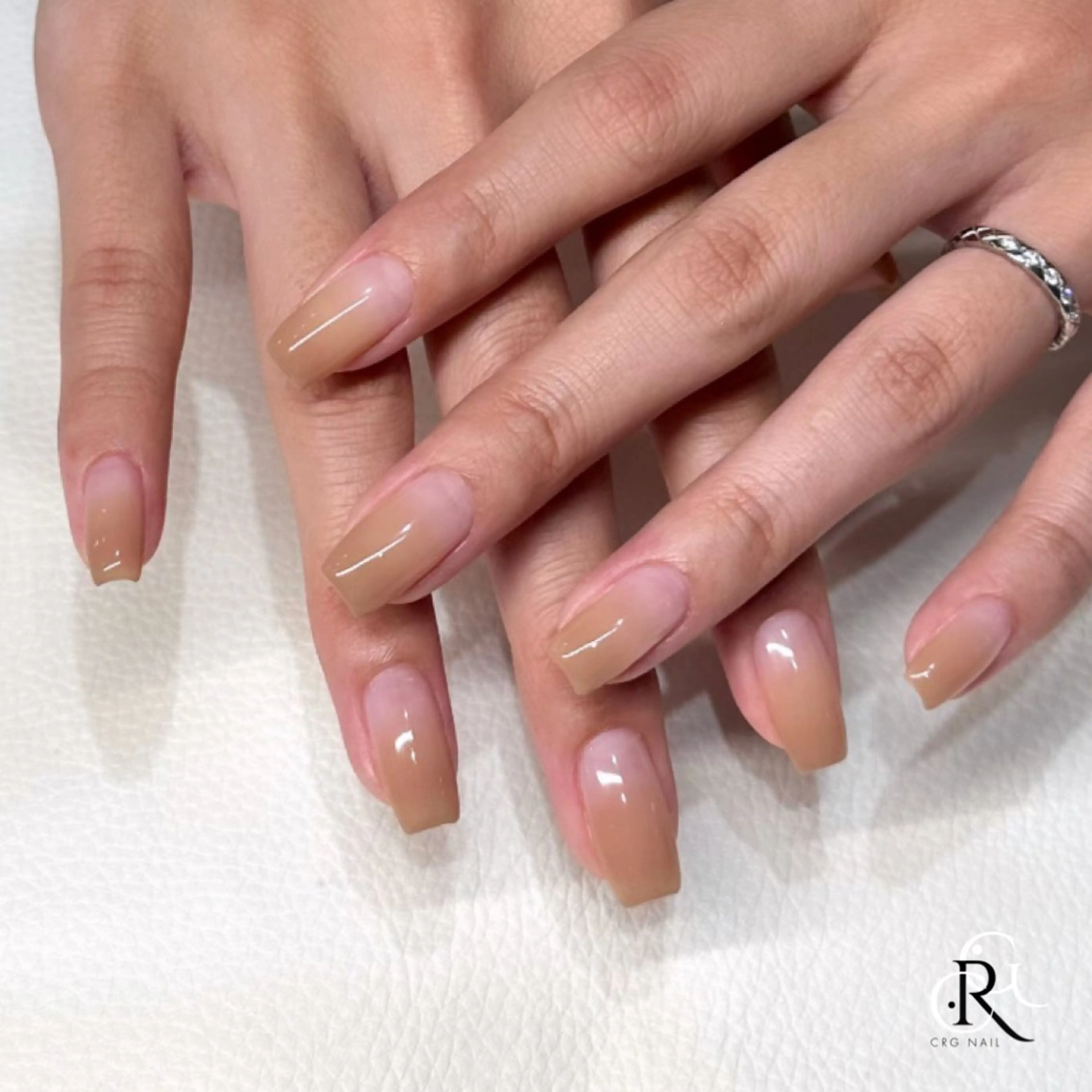 ネイル ブラウン グラデーション ワンカラーネイル ハンドネイル 美フォルム✨ CRG　RURIのネイルデザイン