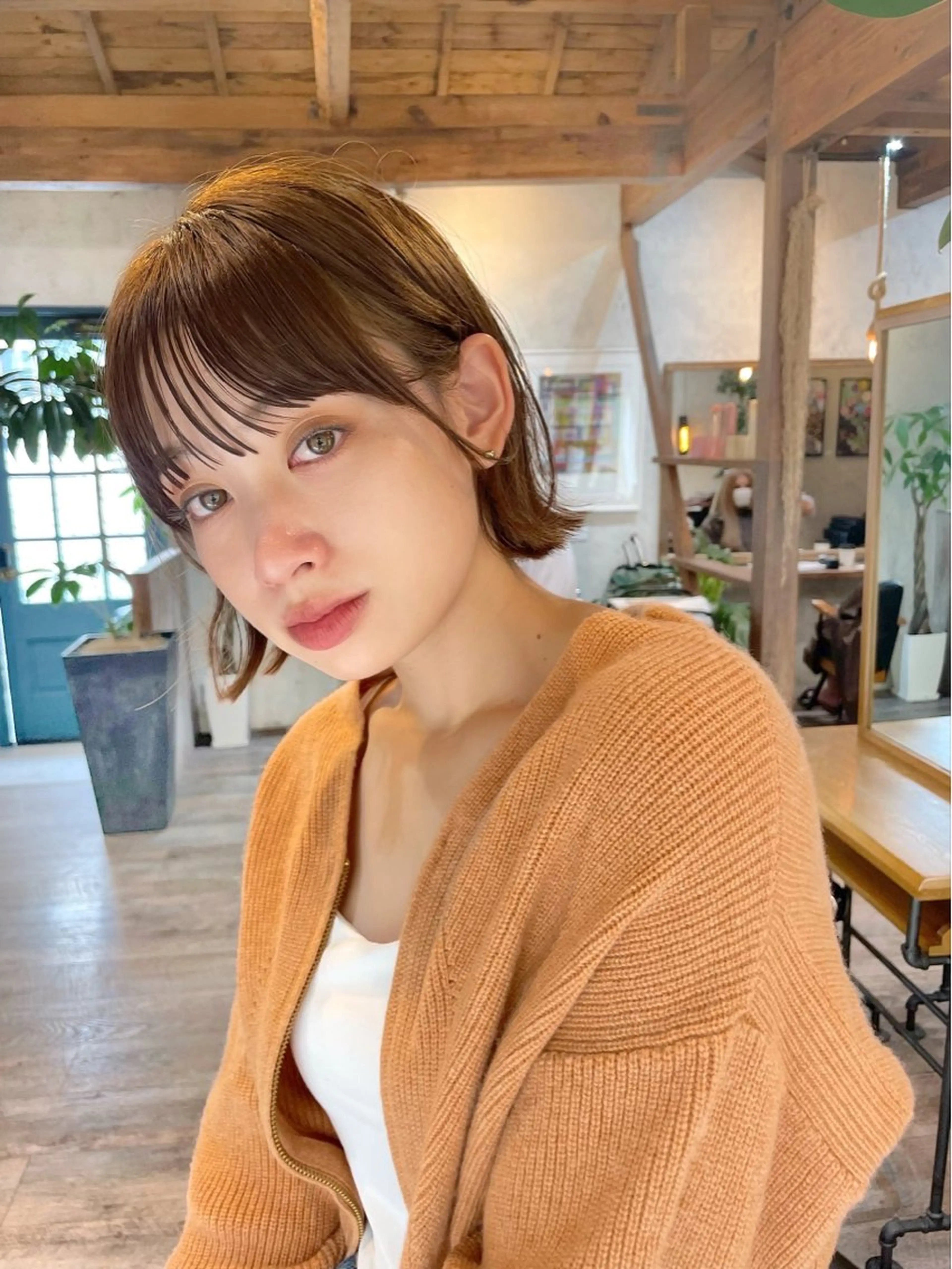 ショート 切りっぱなしボブ ボブ 外ハネヘア カット ヘアカラー トリートメント 結べるレイヤーボブ くびれLady表参道のヘアスタイル