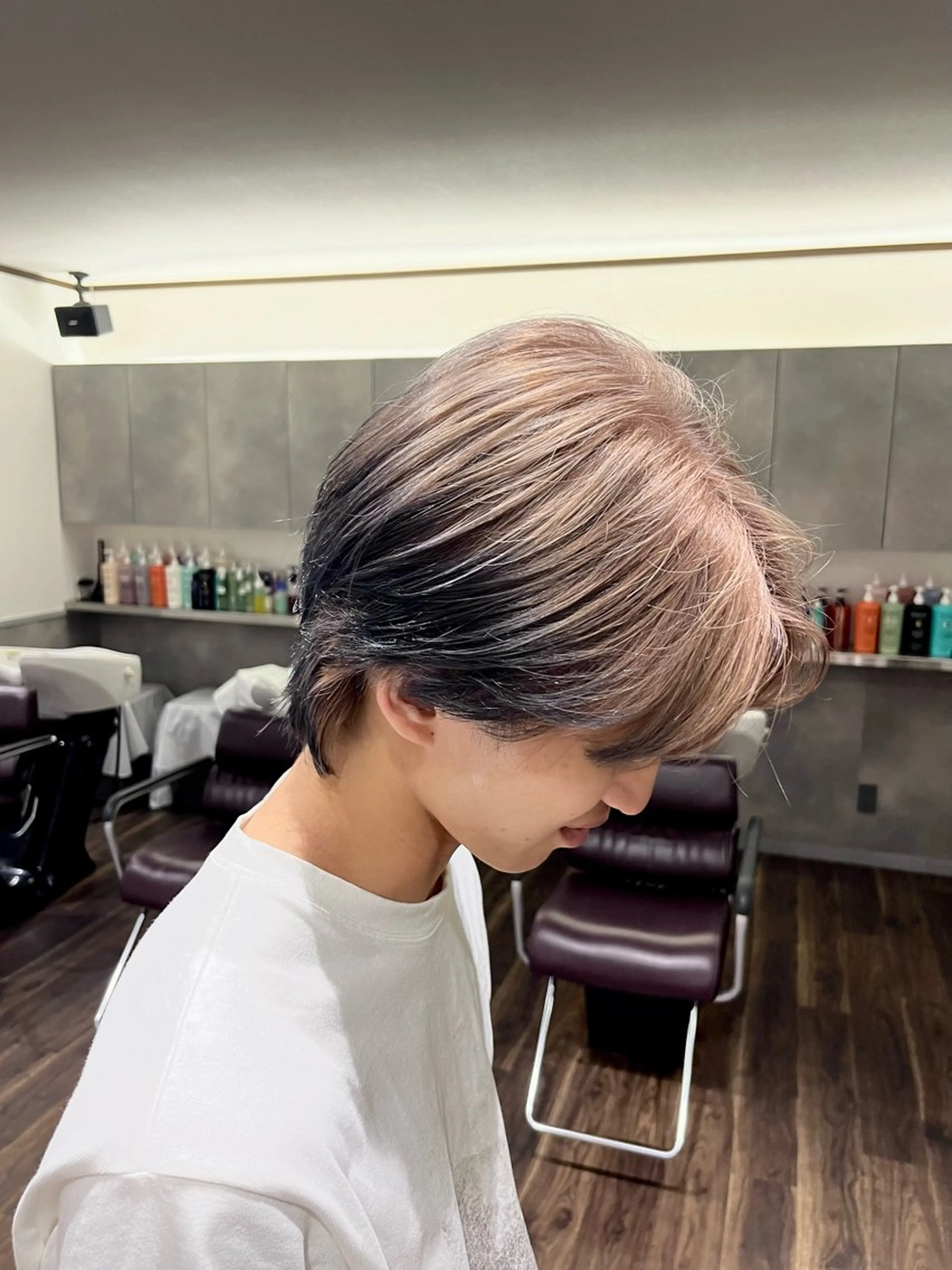 カラー メンズ センターパート ベージュカラー 黒髪 ブルーカラー ブルーブラック ヘアカラー LAPENSEE所属・ブリーチ🌱/ りおのヘアスタイル