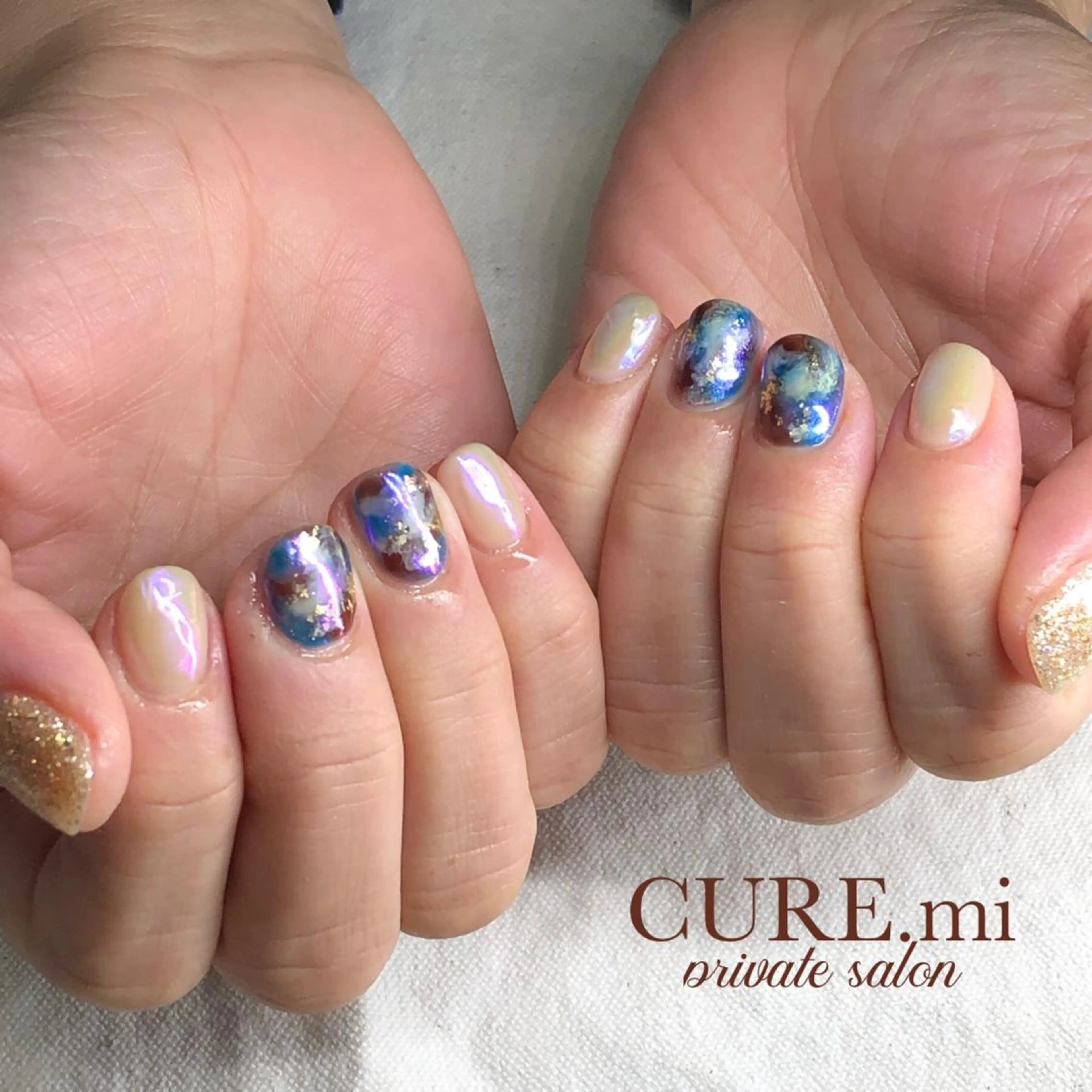 ネイル ブルー キラキラネイル ニュアンスネイル ハンドネイル ハンドケア CURE.mi所属・伊藤 美香のネイルデザイン