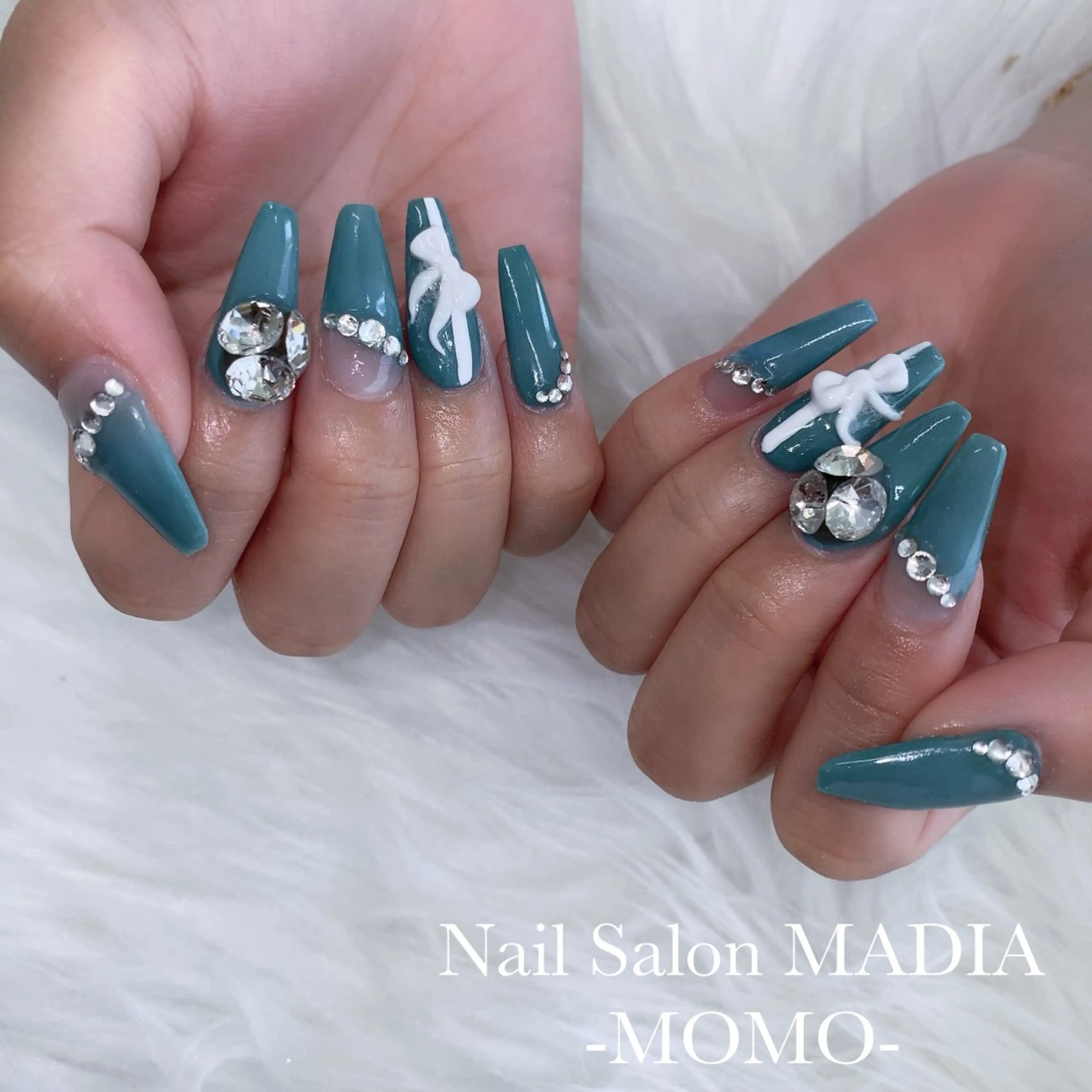 ネイル MADIA所属・momo .のネイルデザイン