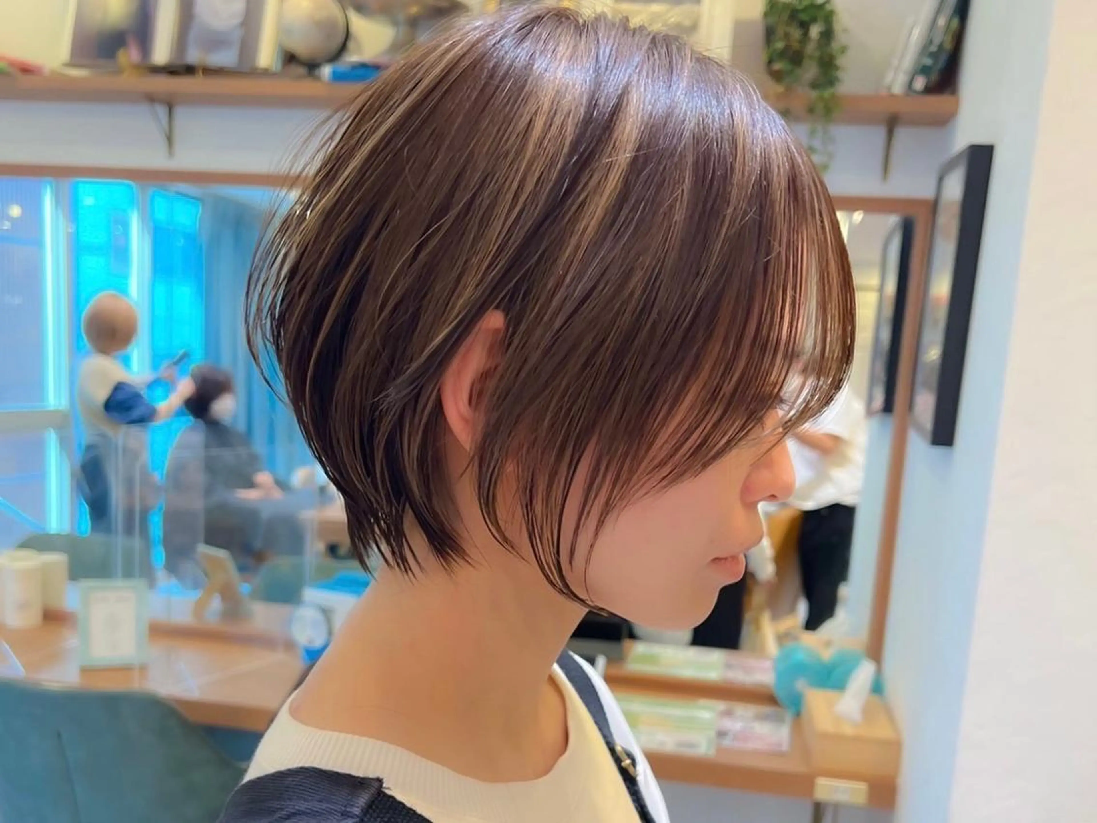 ショート くびれヘア ハイライト ショートヘア EMANON 大宮ANNEX所属・レイヤーカット/艶カ ラー/chihiroのヘアスタイル