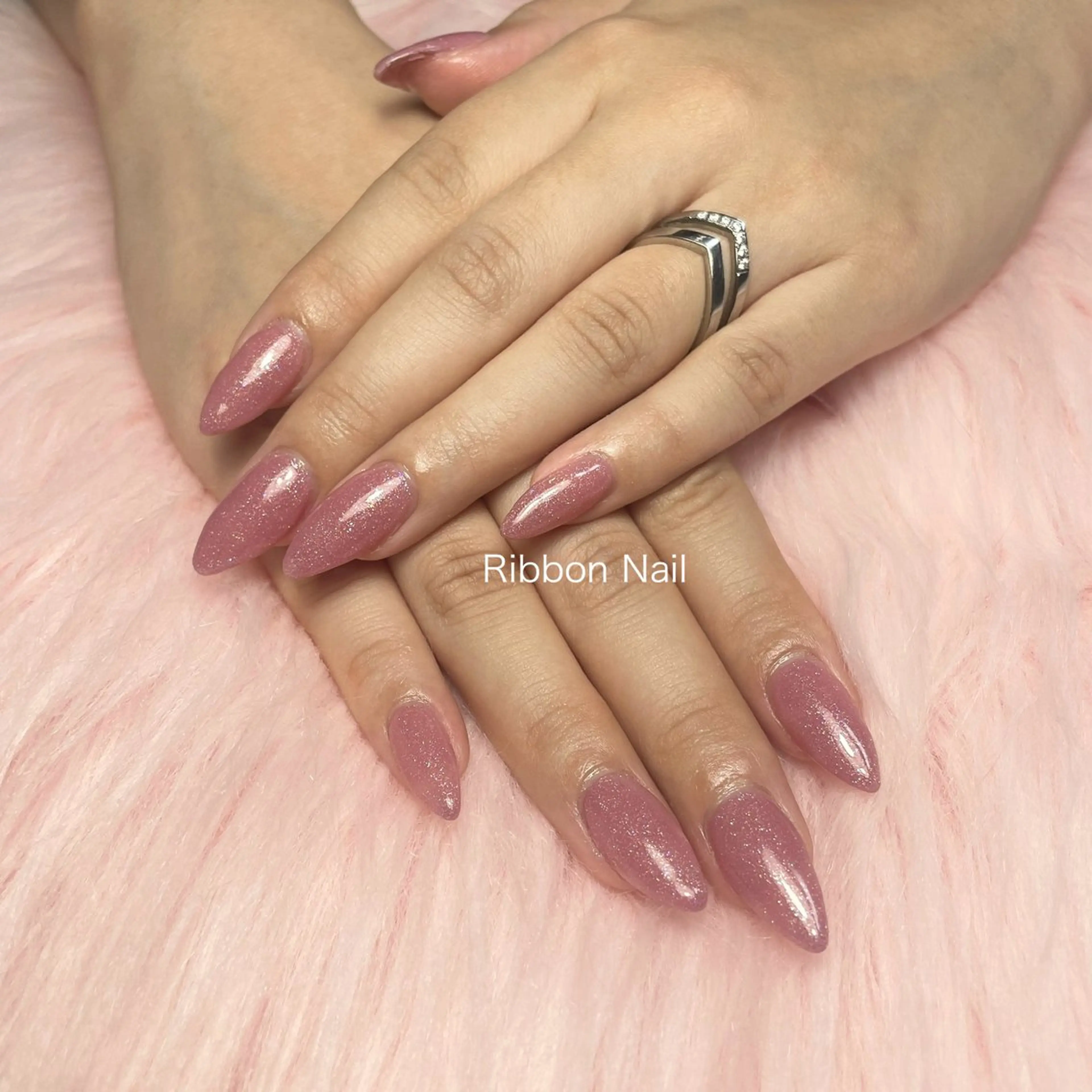 ネイル ラメ(グリッター) ピンク ハンドネイル Ribbon nailのネイルデザイン