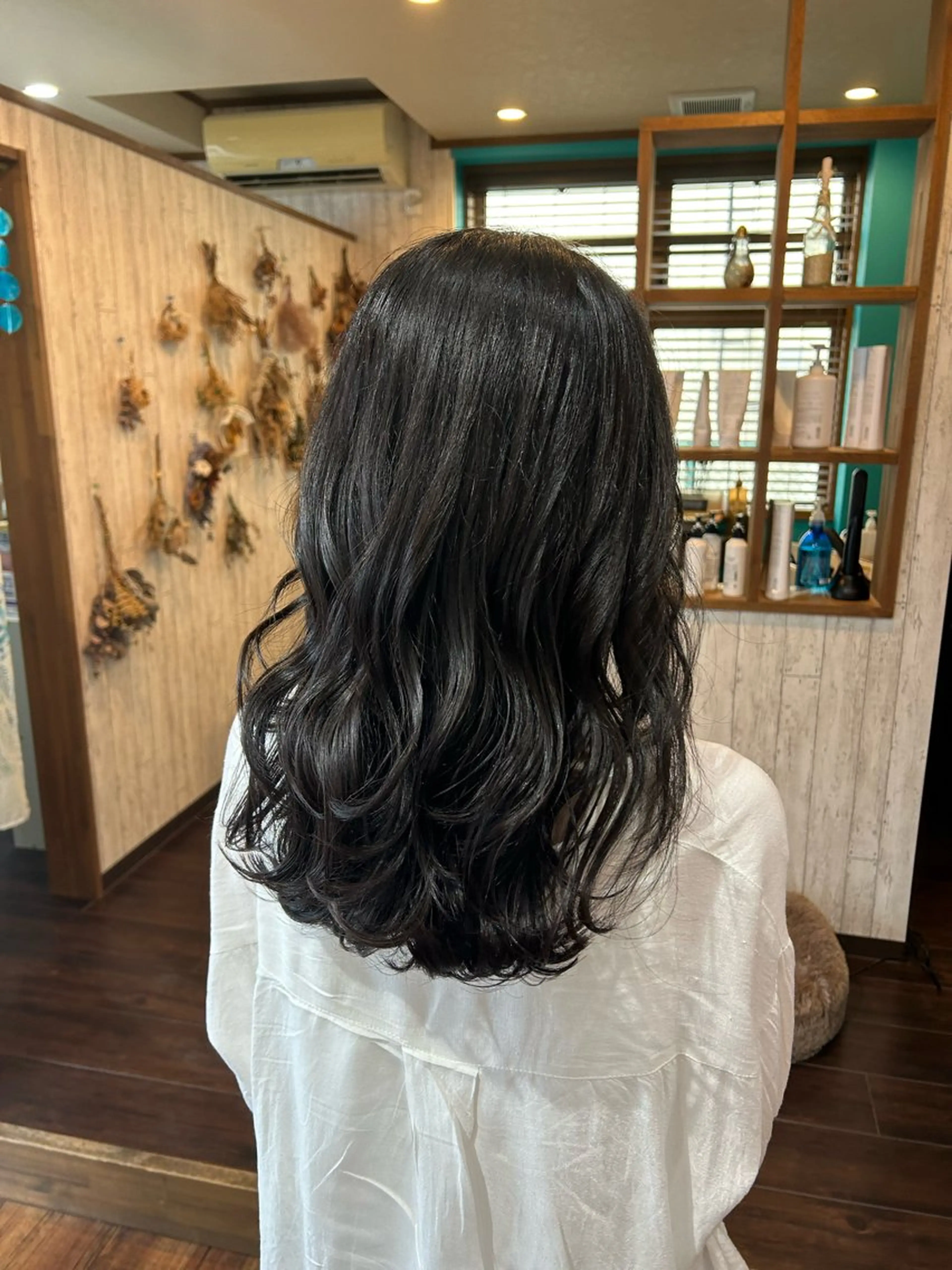 セミロング カット 早坂 さくらのヘアスタイル