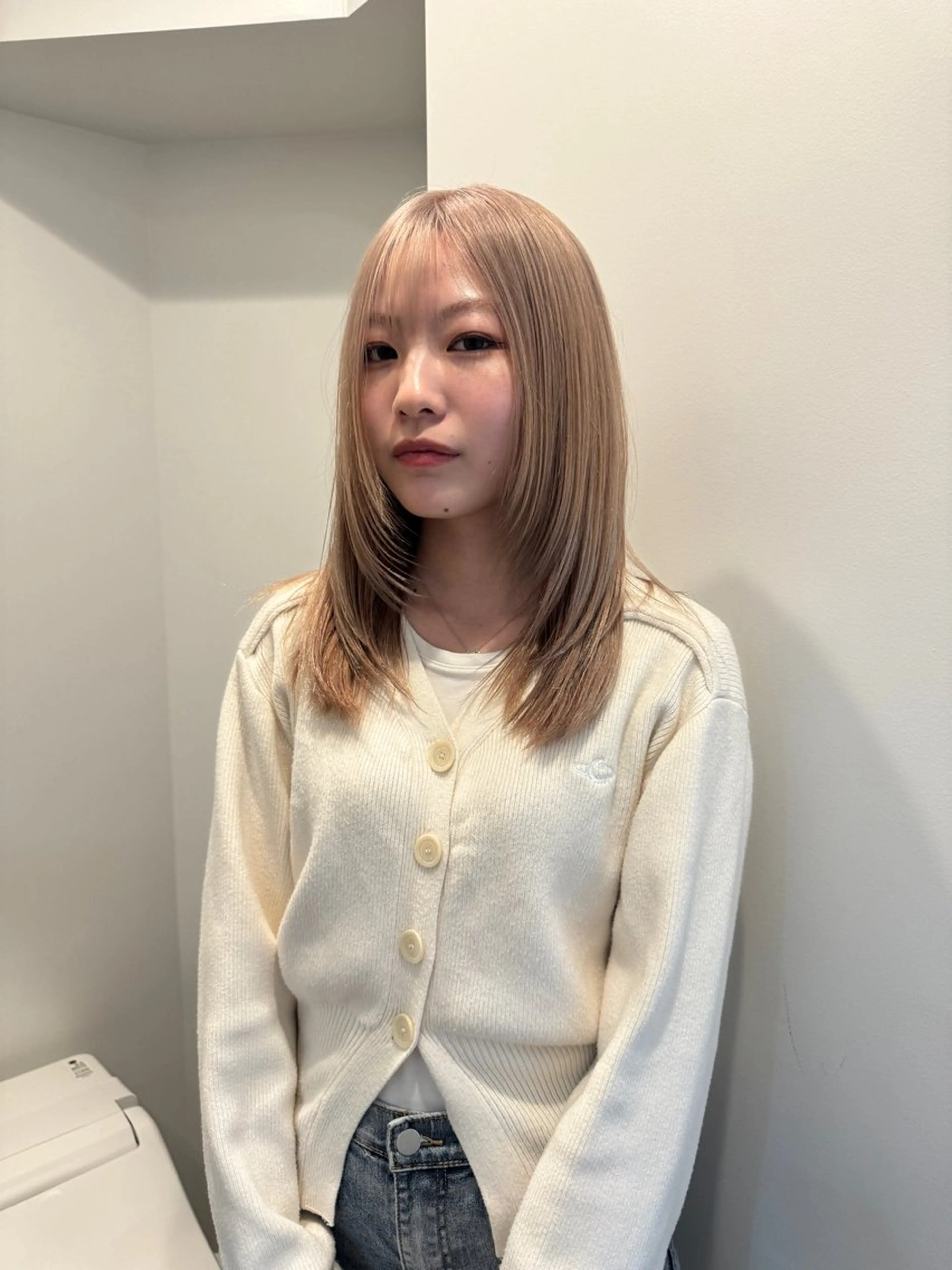 セミロング カラー ヘアカラー トリートメント 切りっぱなしボブ/ 縮毛矯正/新宿/航輝のヘアスタイル