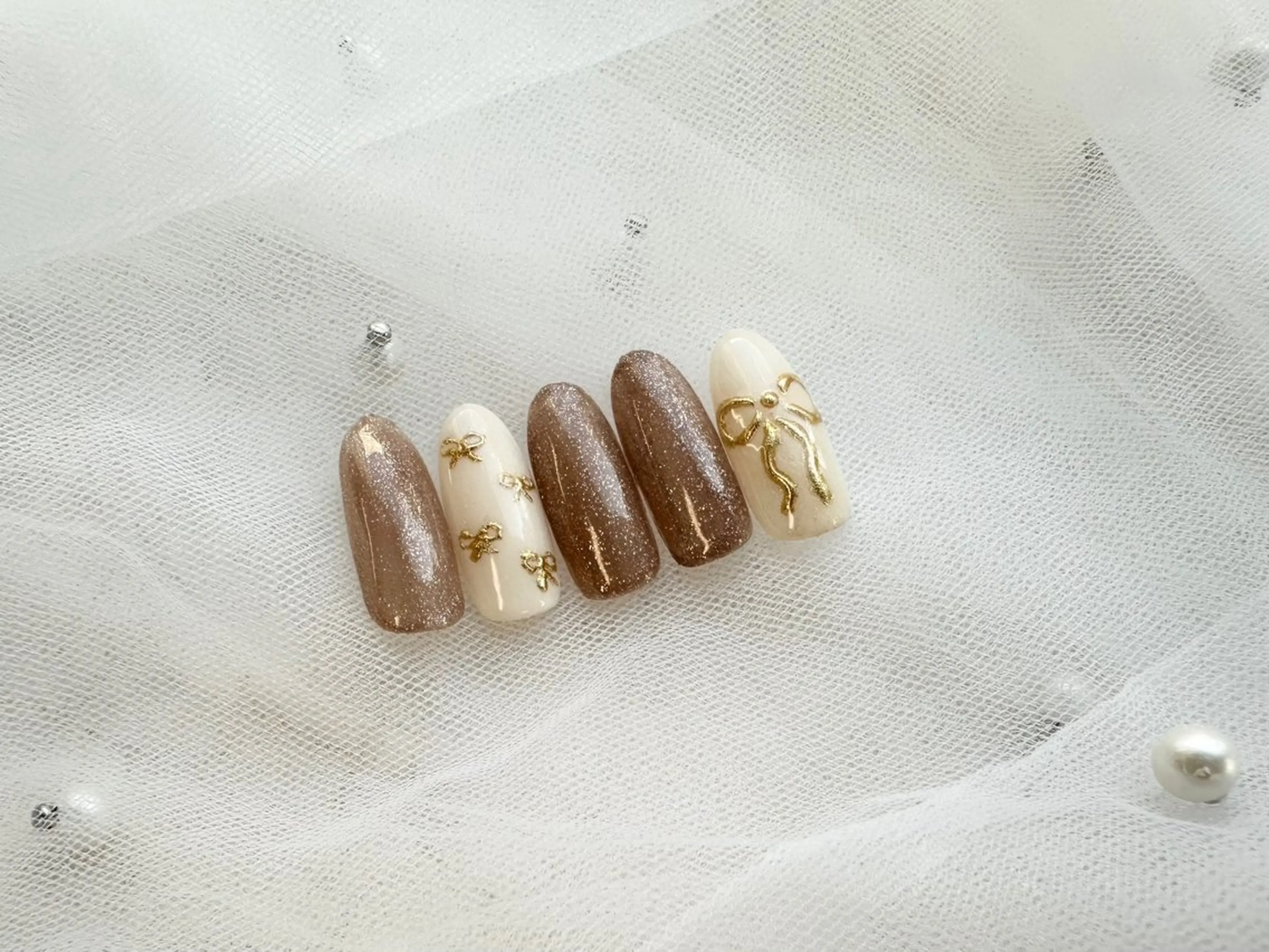 ネイル ゴールド ミラーネイル リボン ハンドネイル ハンドケア 🎀 peTiT Rino 🎀のネイルデザイン