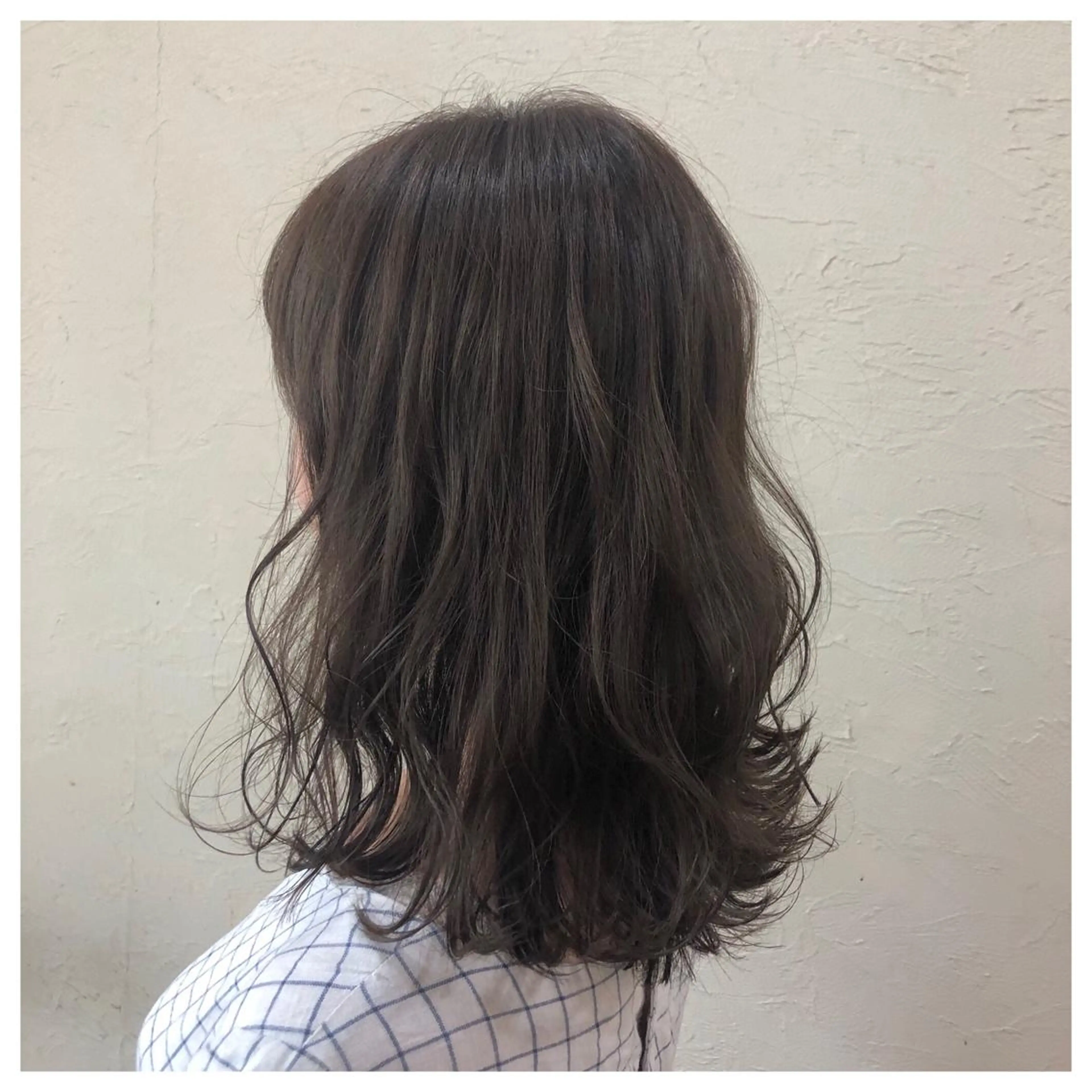 セミロング カラー カット ヘアカラー トリートメント ENIF ヤマグチアツコのヘアスタイル