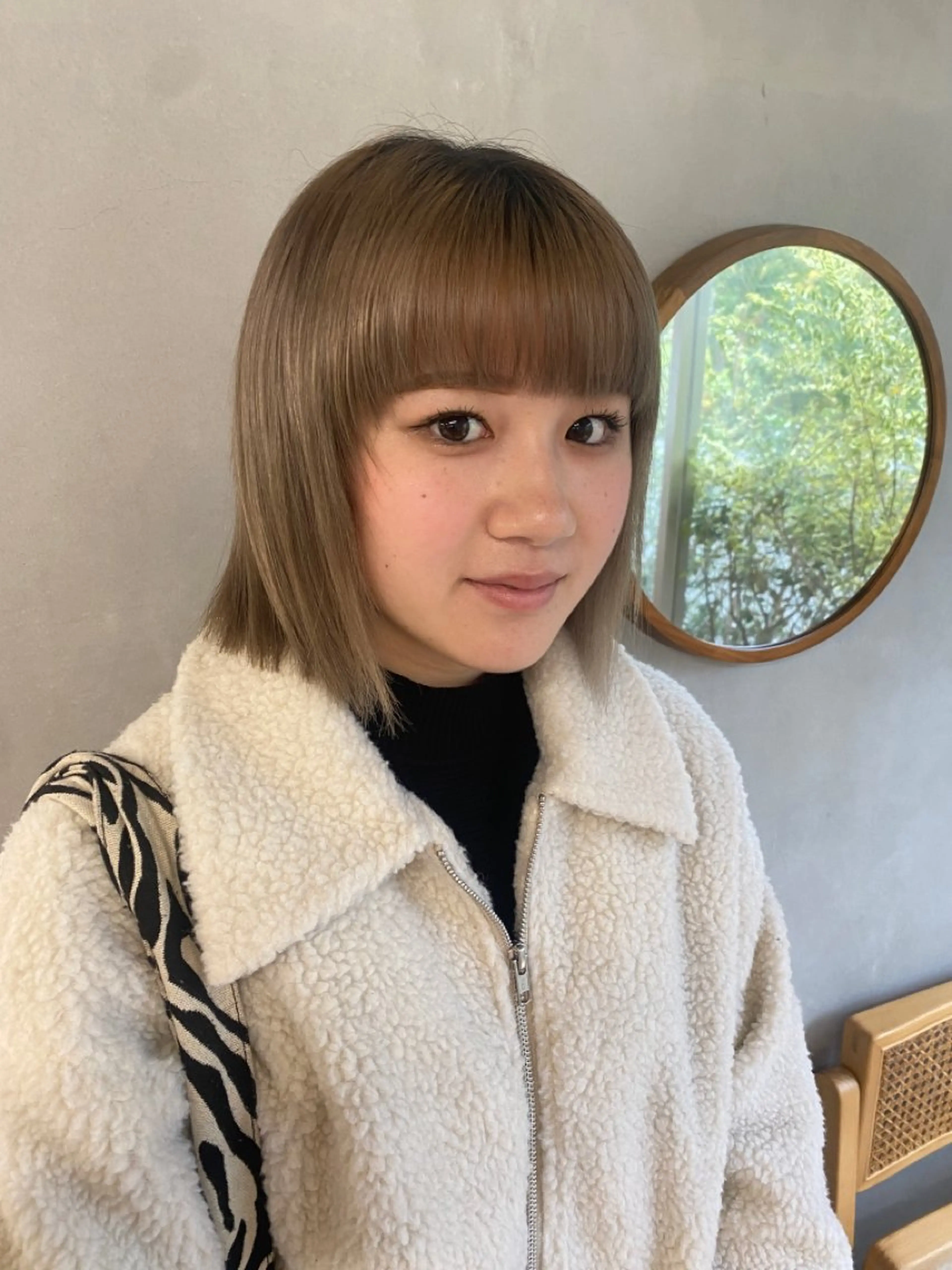 ショート ヘアカラー まお♡レイヤーカット 耳ツボジュエリーのヘアスタイル