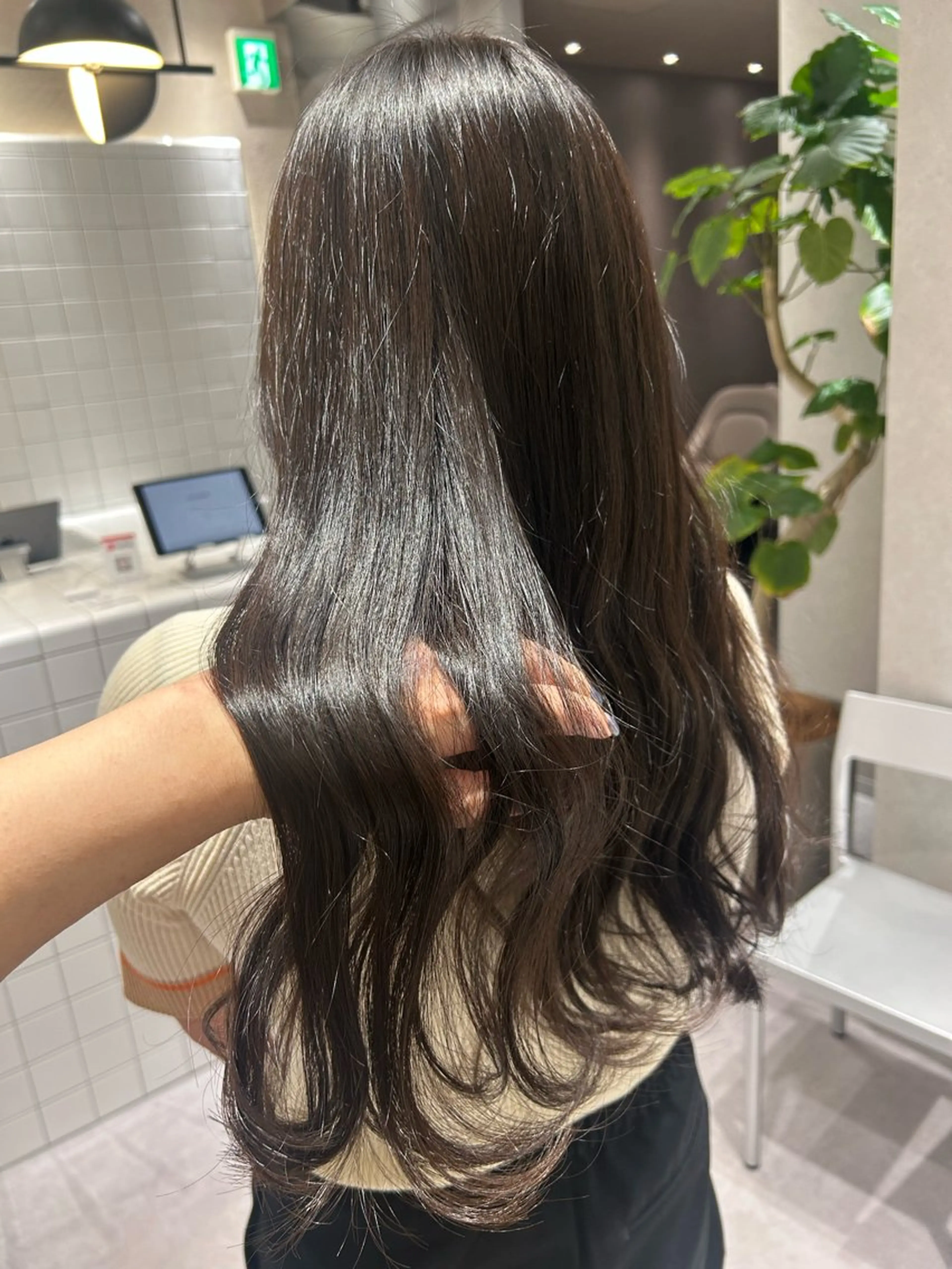 ロング カラー 透明感カラー スターダスト カット ヘアカラー トリートメント SALOWIN 新宿三丁目me+所属・レイヤー/ボブ/ 髪質改善/石井ハルカのヘアスタイル