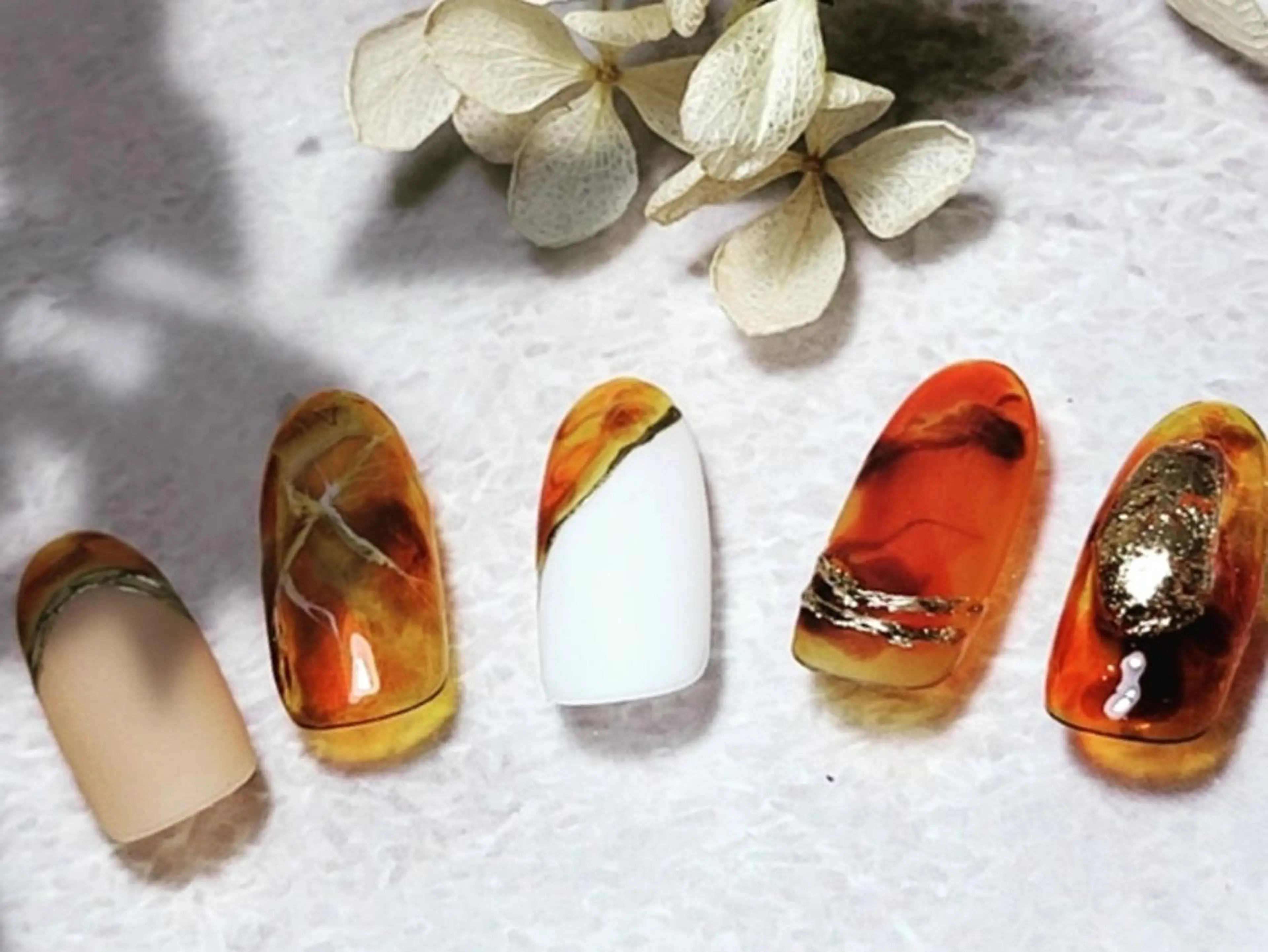 ネイル べっ甲ネイル nailsalon petitemodeのネイルデザイン