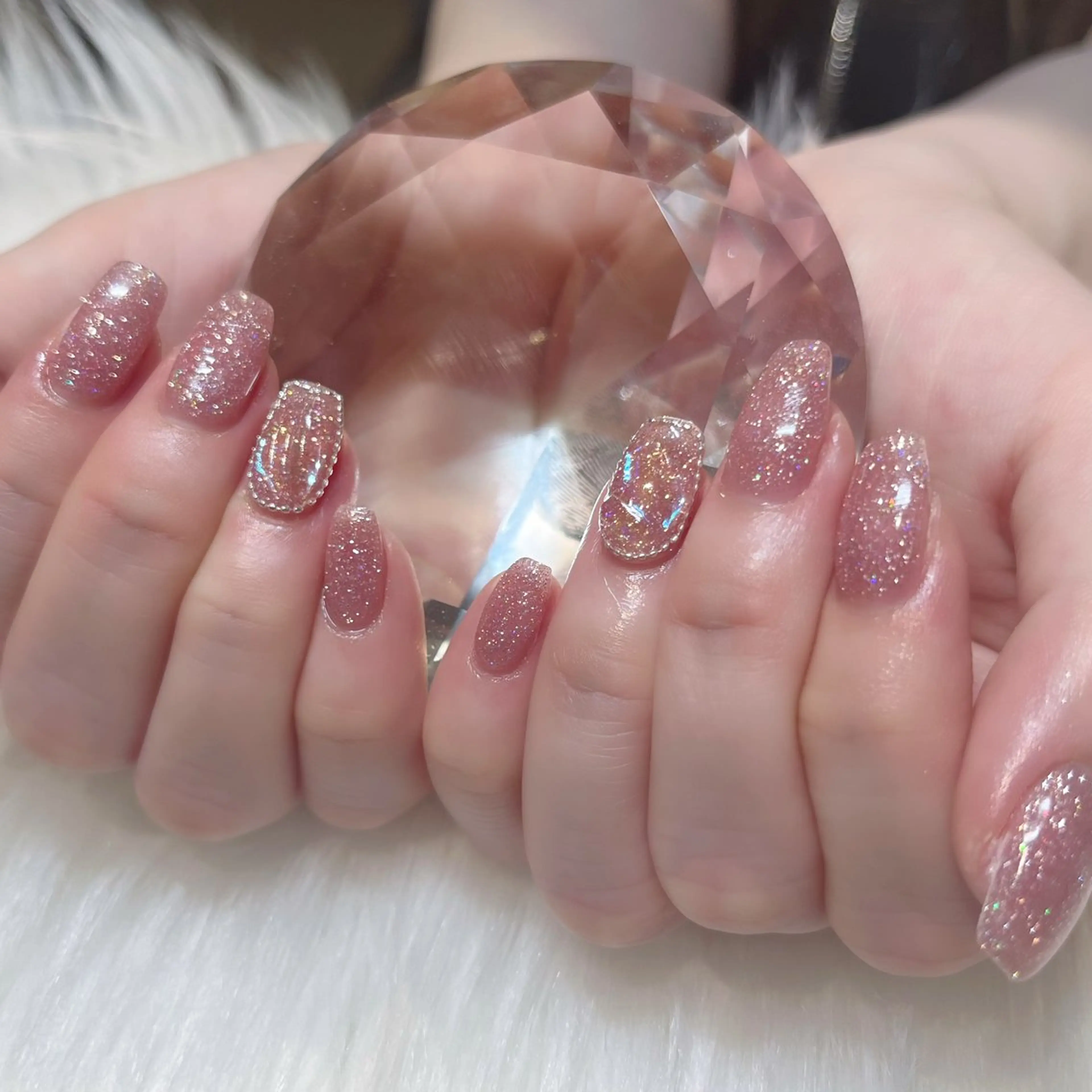 ネイル アートネイル フラッシュネイル ガーリー 韓国ネイル 持ち込み ハンドネイル KOKONA 🎀のネイルデザイン