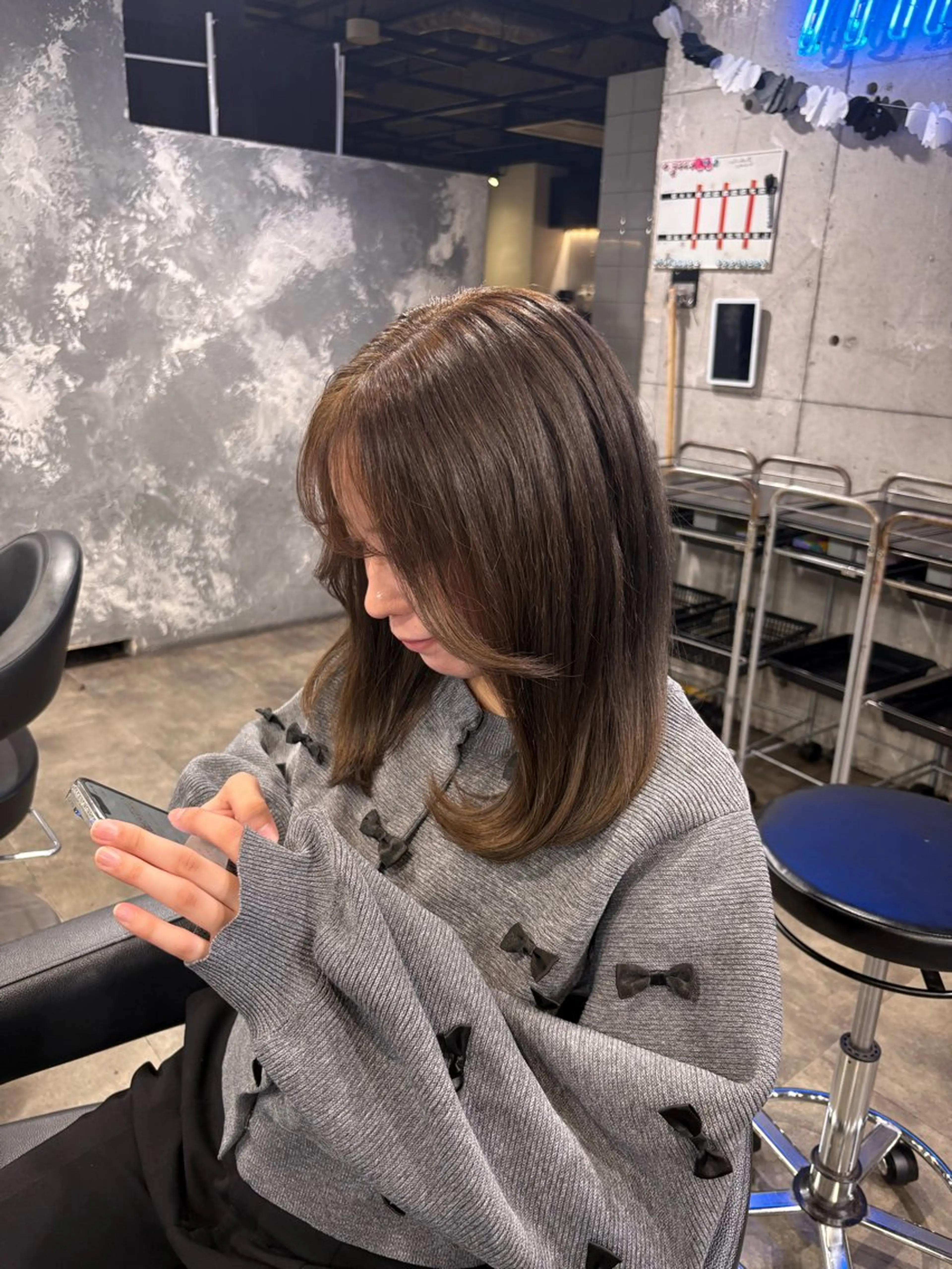 セミロング カラー ヘアカラー ハイトーンブロンド 横浜💞ミオのヘアスタイル