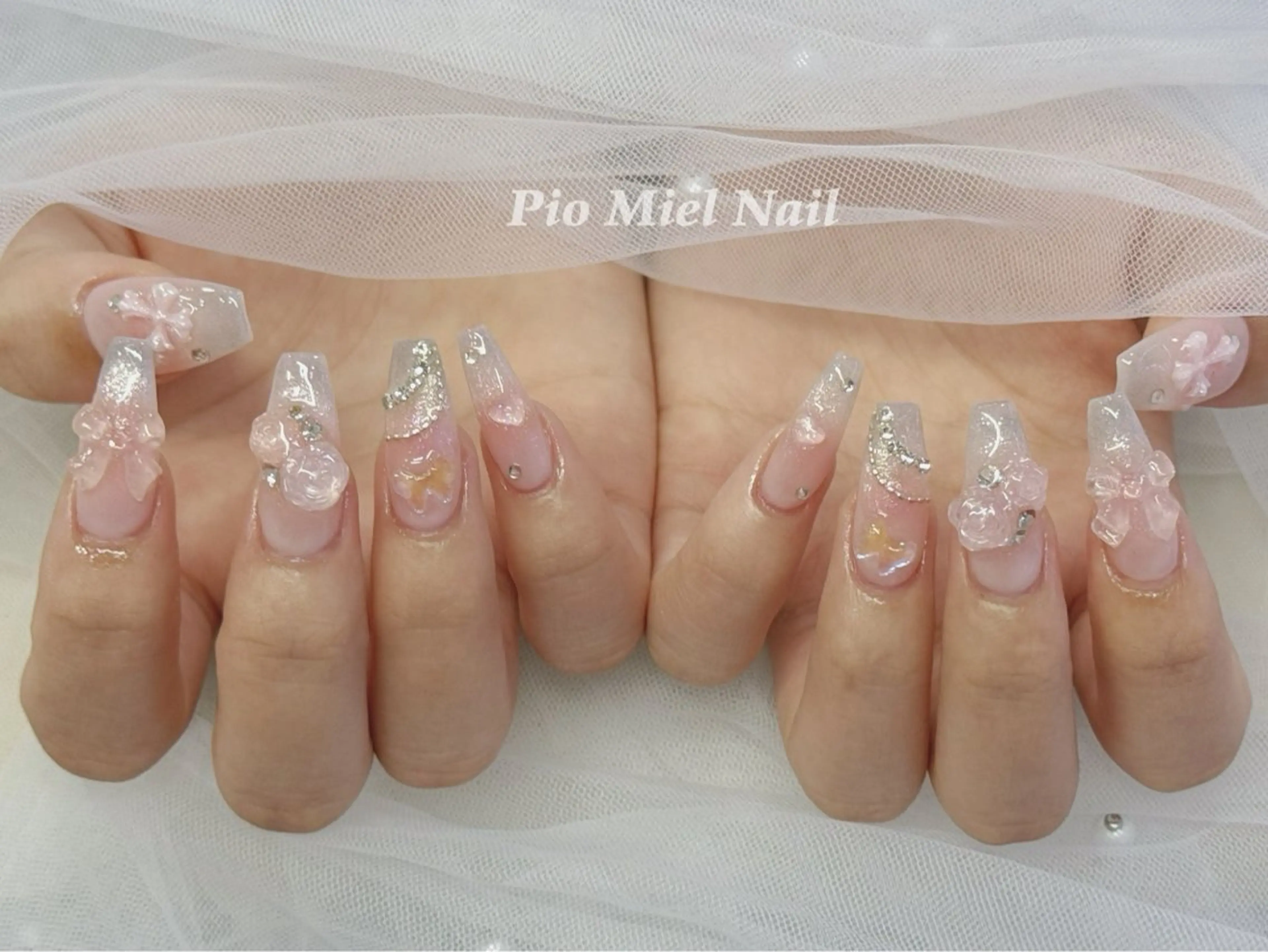 ネイル フラワーネイル グラデーション ラメ(グリッター) ロングネイル ピンク ハンドネイル momo 長さだしのネイルデザイン