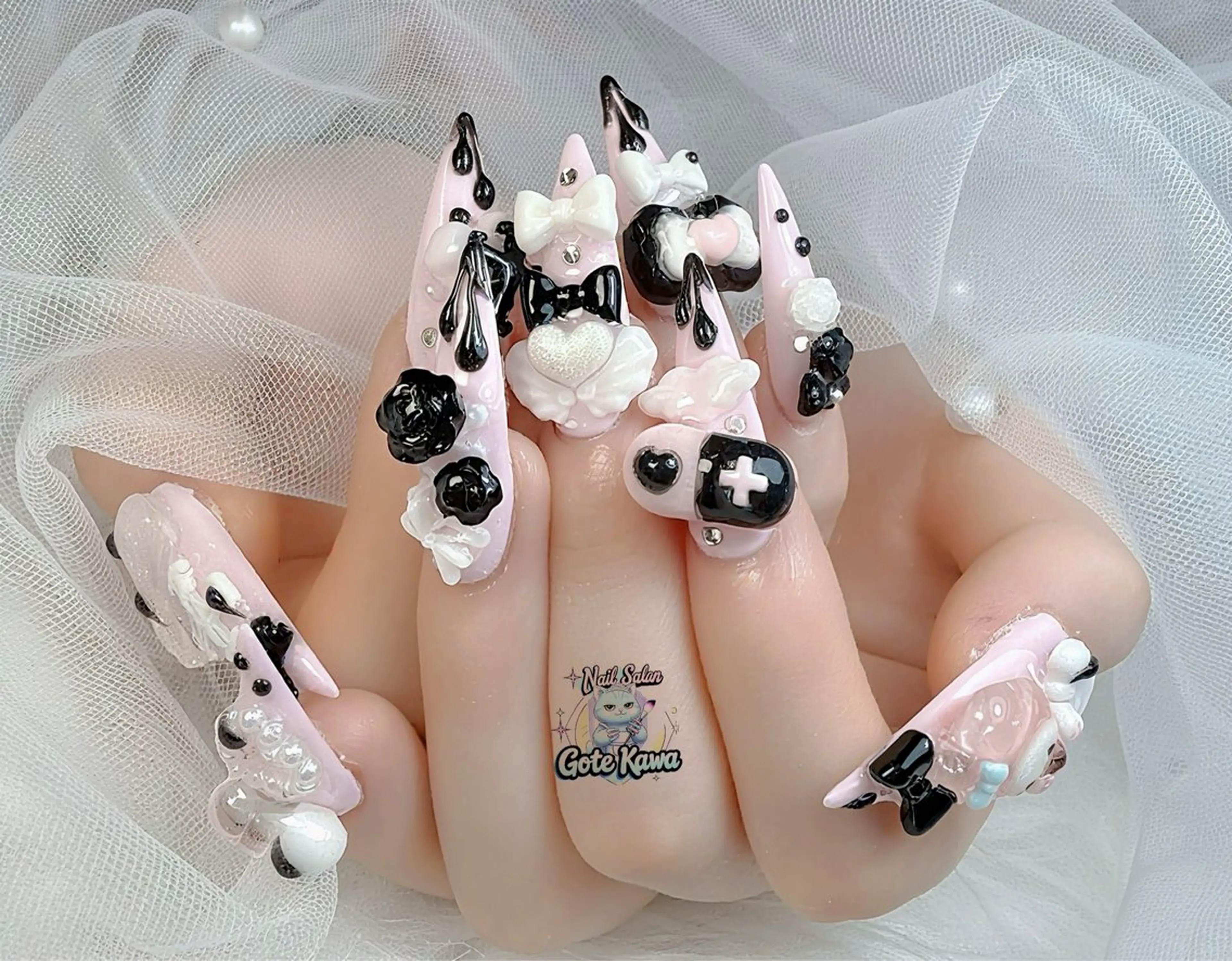 ネイル アートネイル 長さ出し キラキラネイル ピンク リボン ハンドネイル ハンドケア GOTE KAWA Nail Salon(ゴテかわ)所属・Gote Kawa nail salonのネイルデザイン