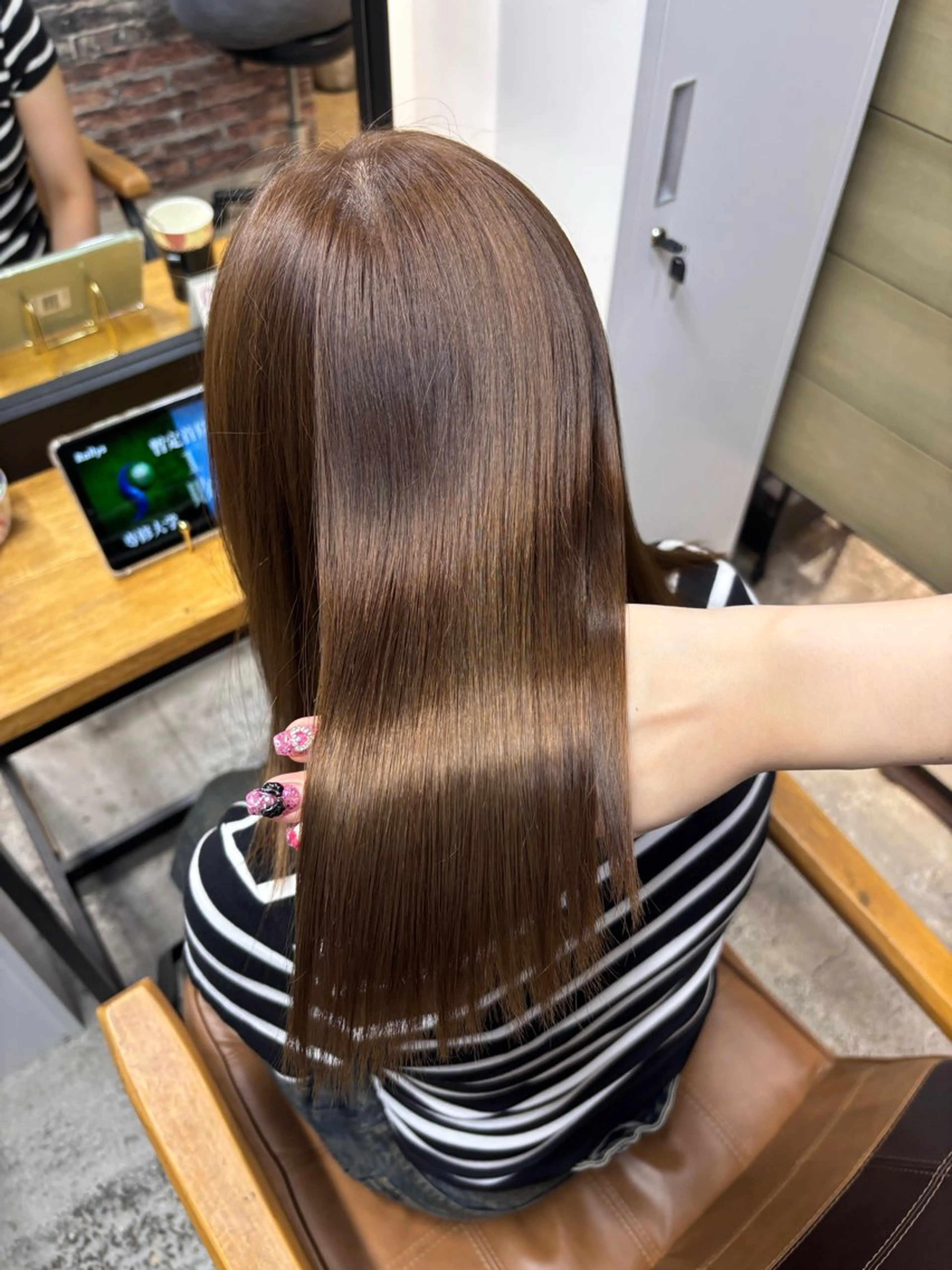 ミディアム カラー ブリーチ ヘアカラー ヒマワリ/ 艶カラー/新宿のヘアスタイル