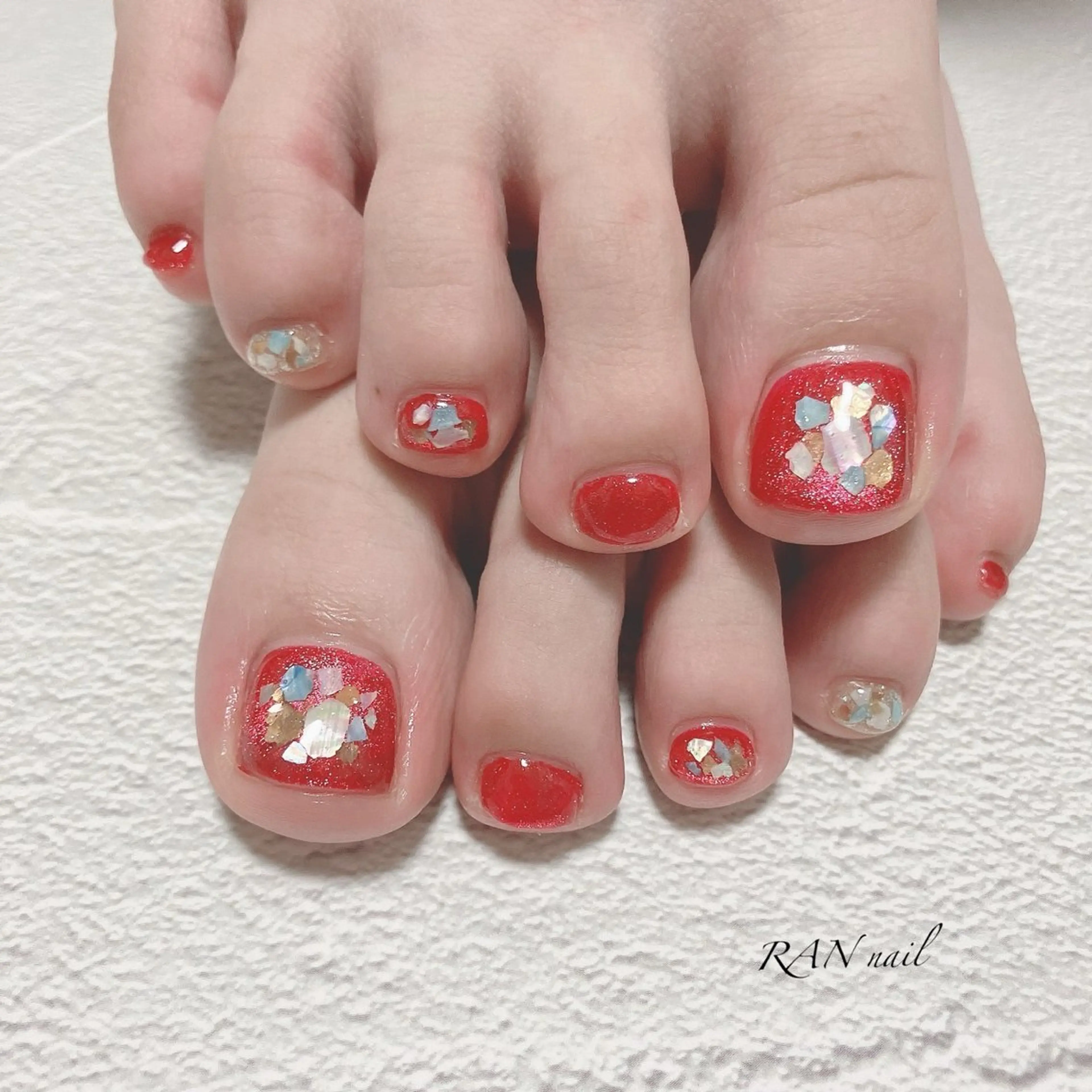 ネイル フットネイル キラキラネイル マグネットネイル 赤色 ブライダルネイル ハンドネイル フットネイル RAN nail 〜ランネイル〜所属・RAN nailのネイルデザイン