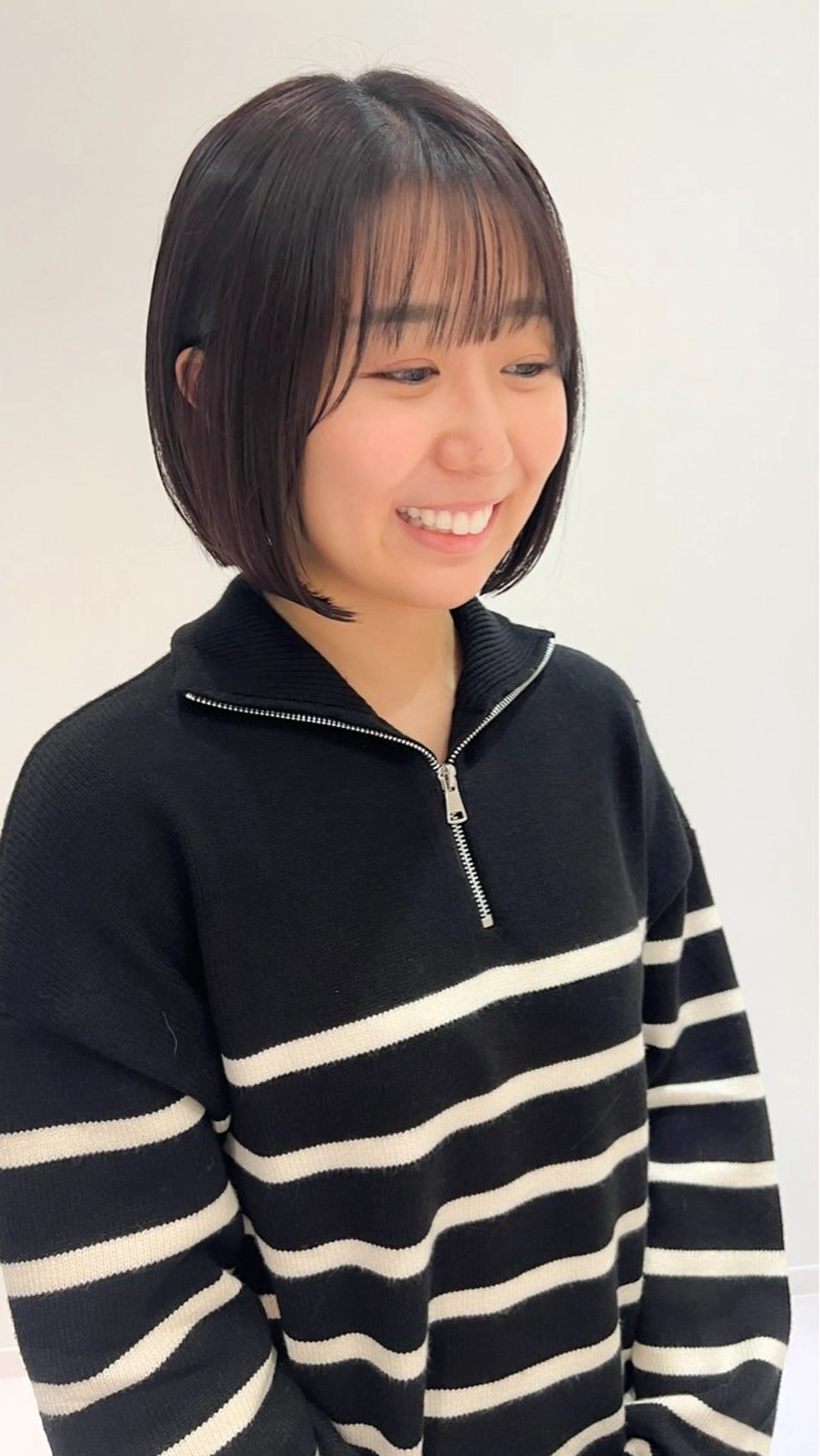 ショート mayu🪴ブリーチ ｜赤み消しカラーのヘアスタイル