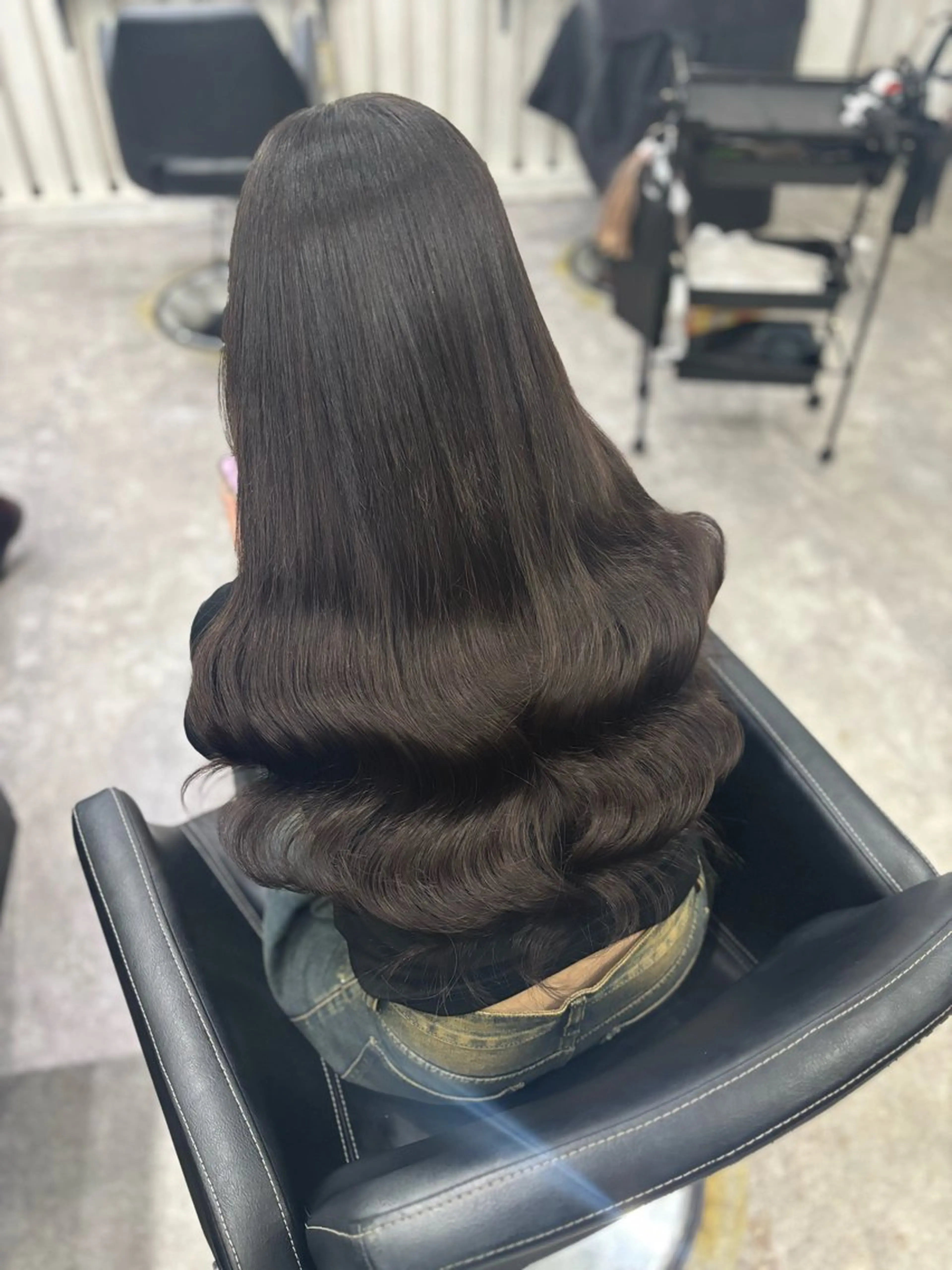 【ロングの方にオススメ】【100%人毛よりも質がいい】100%レミーヘアシールエクステ(52cm ヘソ下)40枚の写真