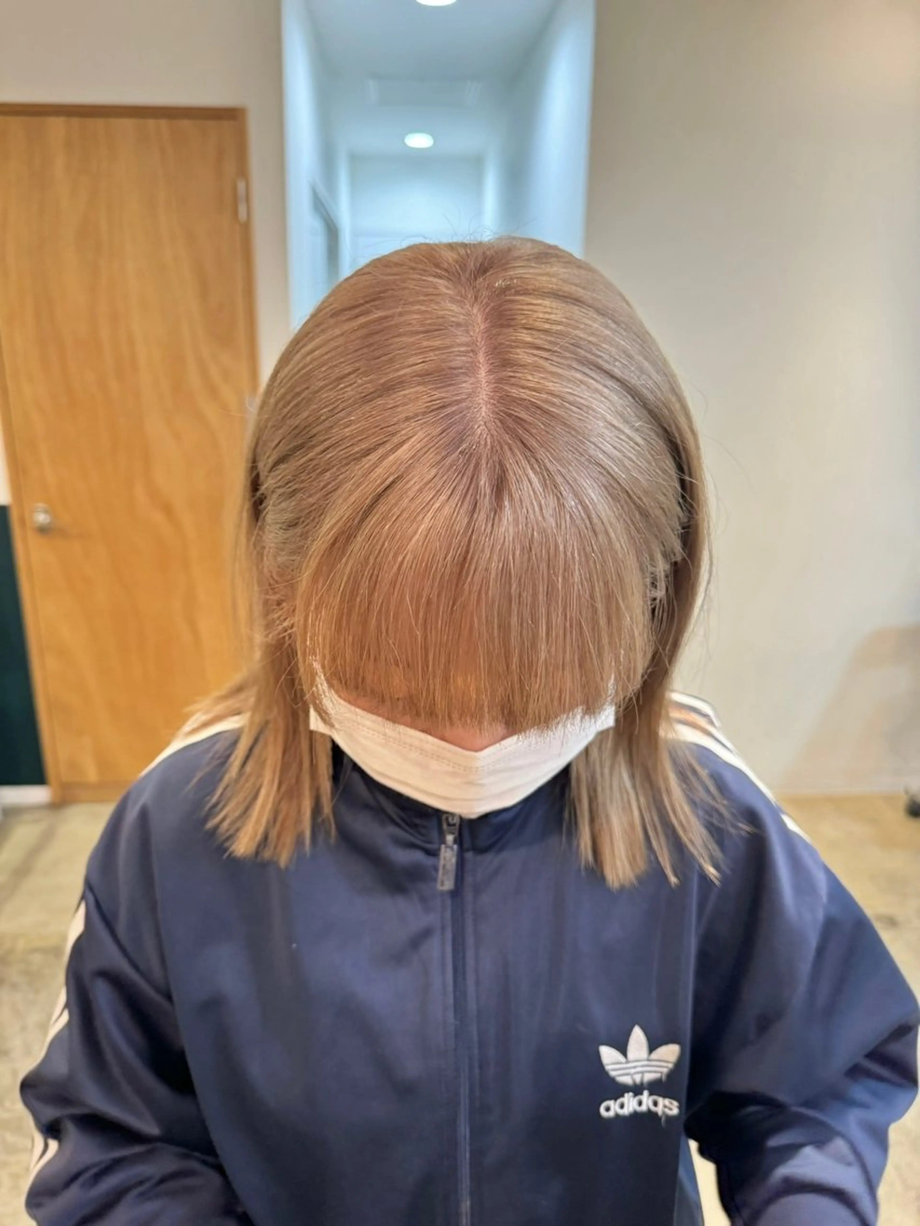 ミディアム カラー ベージュカラー ブロンド ブロンドベージュ 聖斗 /ハイトーン/パーマのヘアスタイル